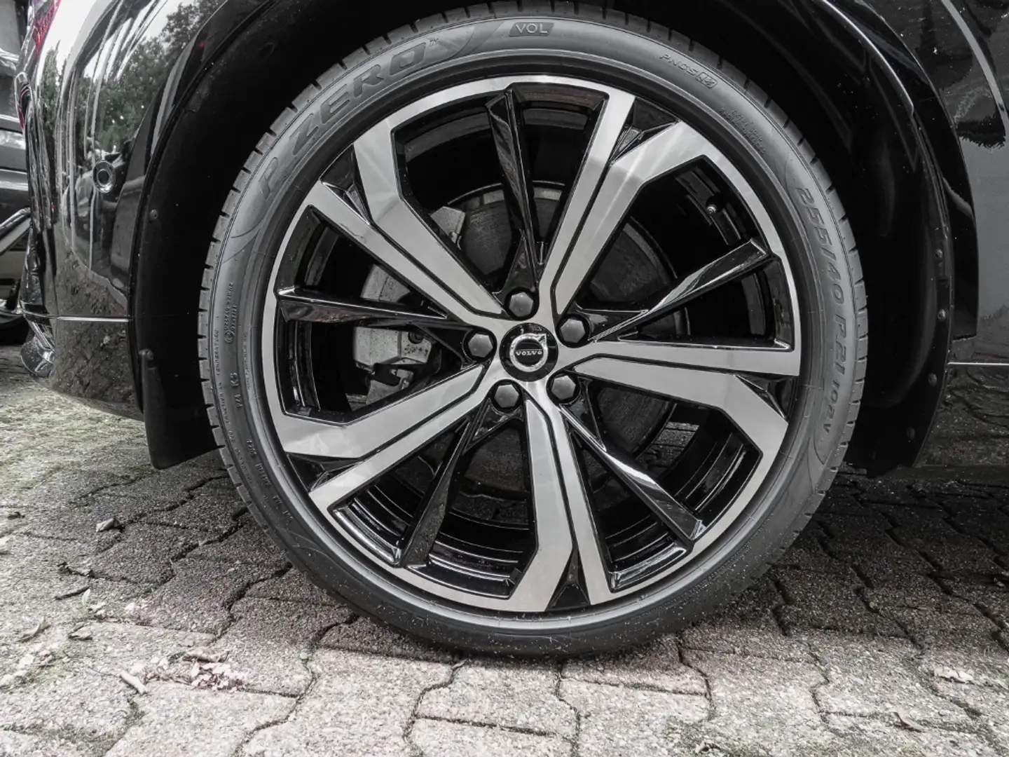 Volvo XC60 Ultra Dark Recharge Plug-In Hybrid AWD T8 Twin Eng Schwarz - 2
