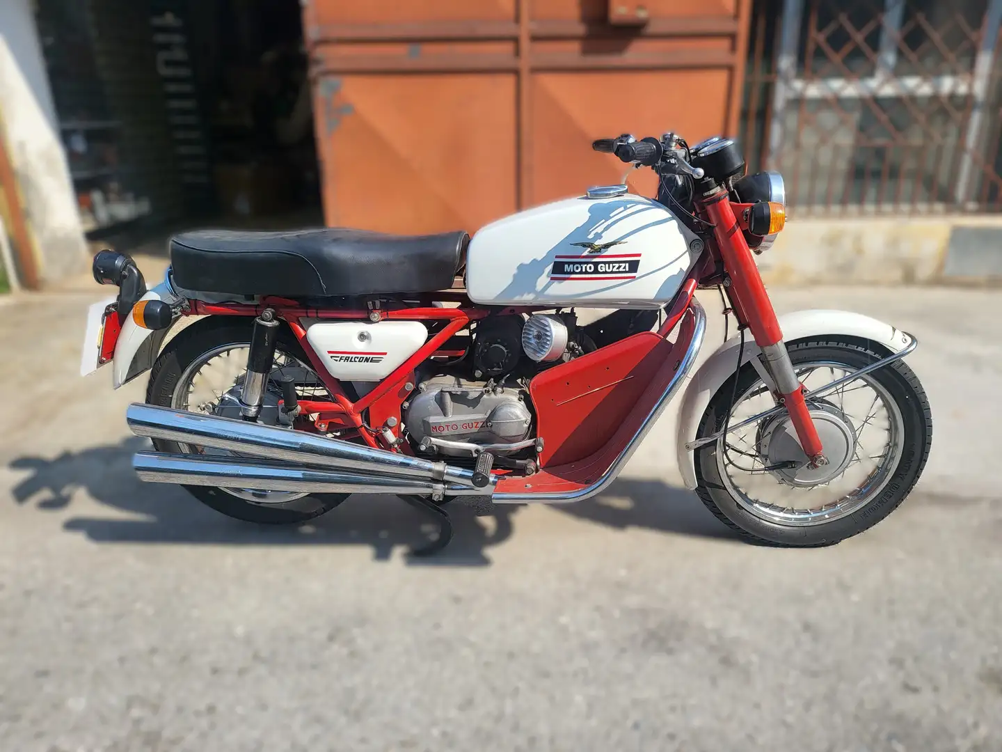 Moto Guzzi Falcone CF500 Piros - 1