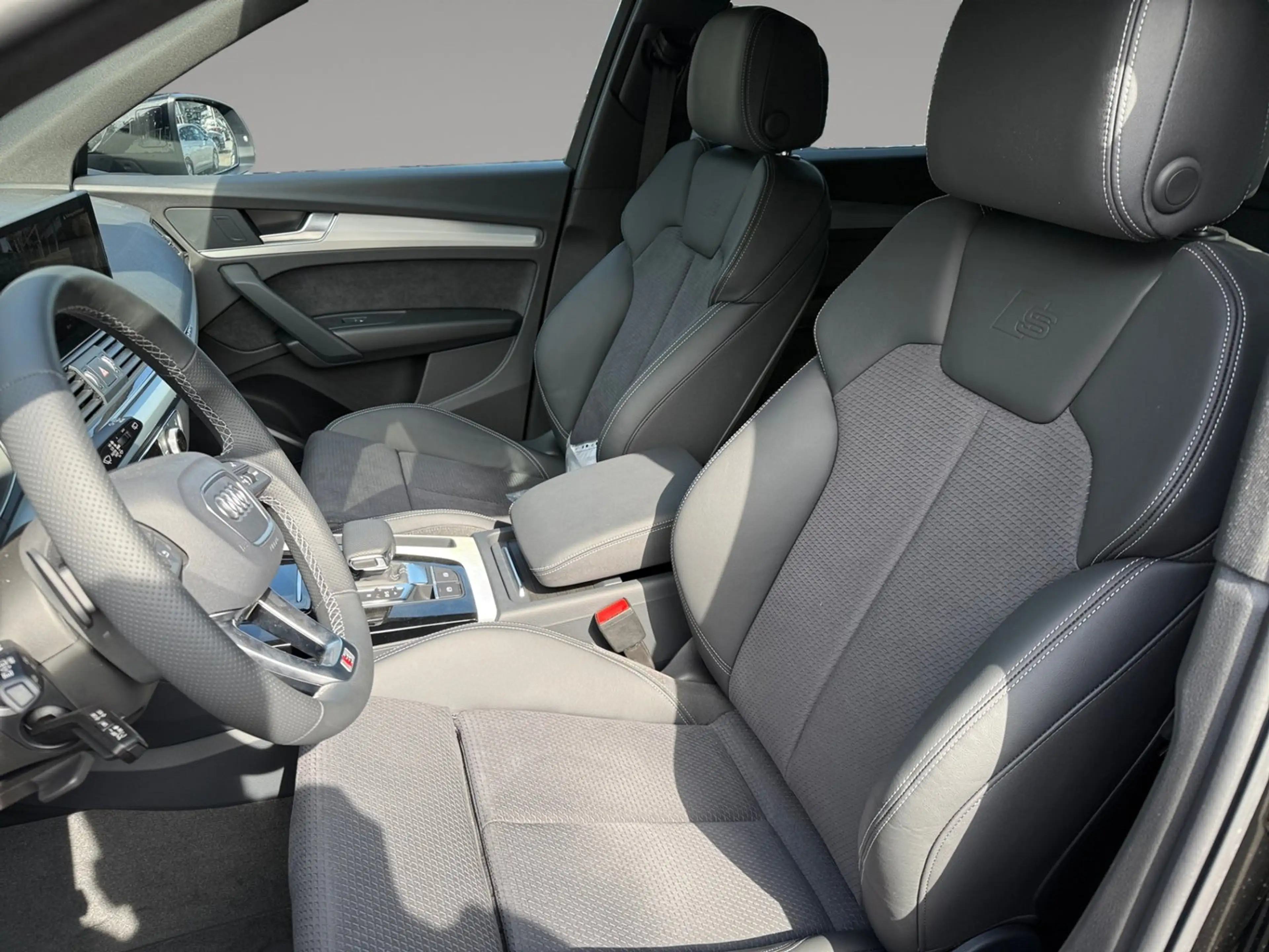 Audi Q5 55 TFSI e quattro S line — photo 9