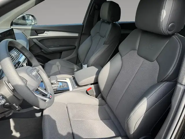 Audi Q5 view 9