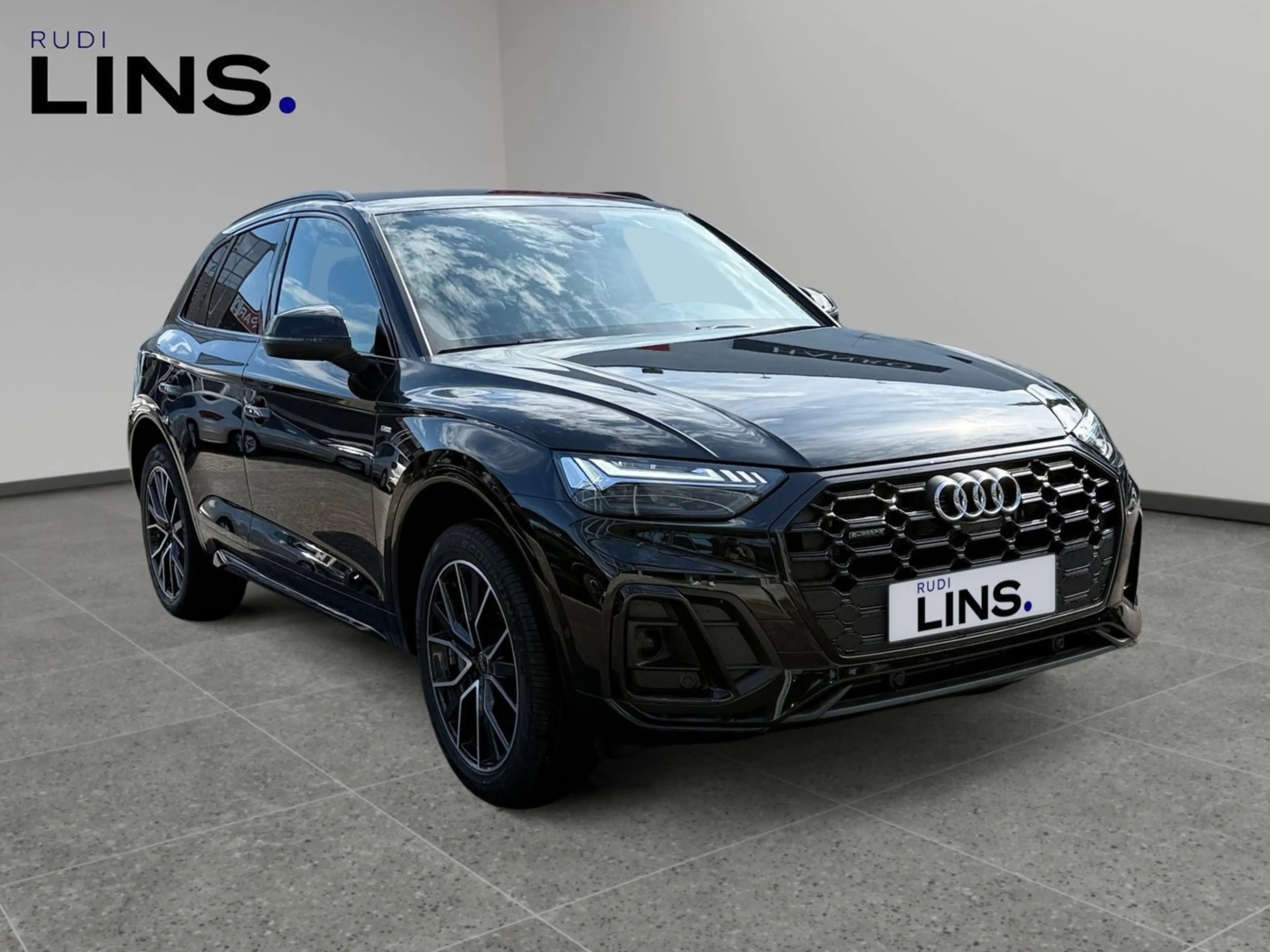 Audi Q5 55 TFSI e quattro S line — photo 3