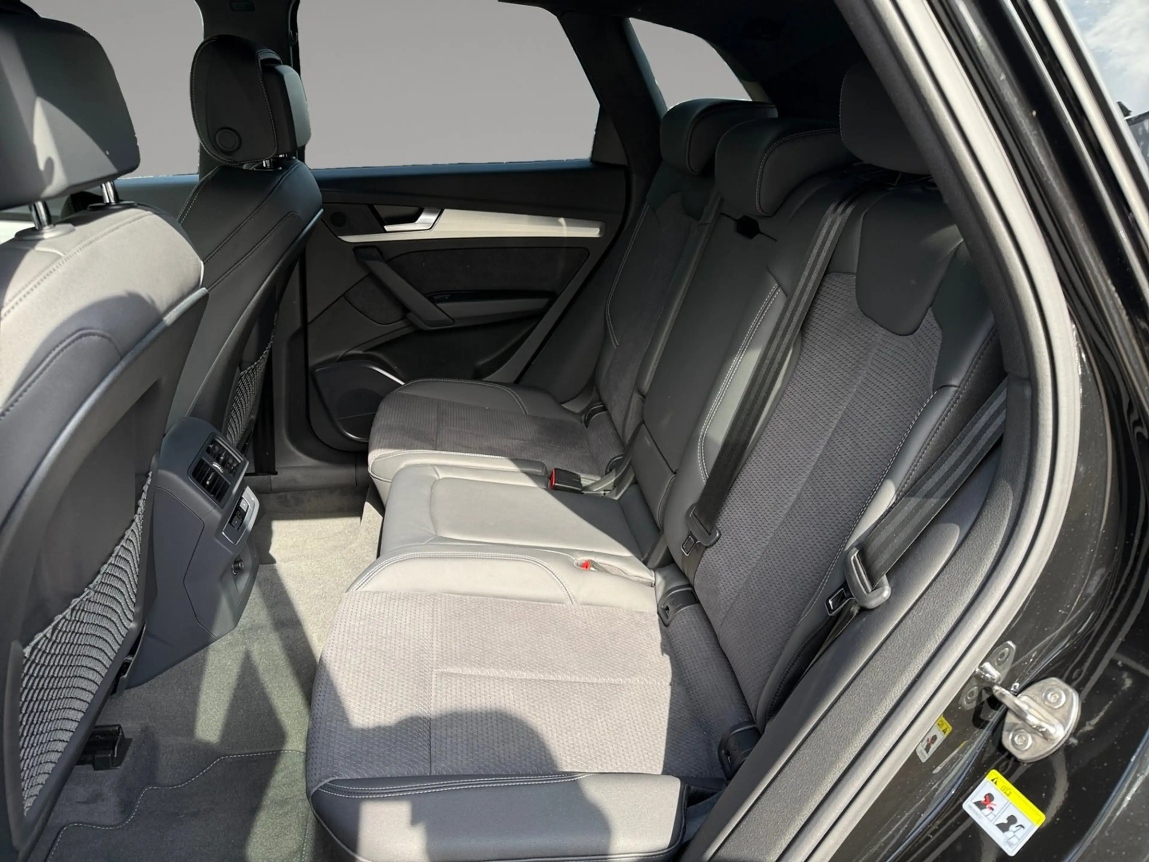 Audi Q5 55 TFSI e quattro S line — photo 13