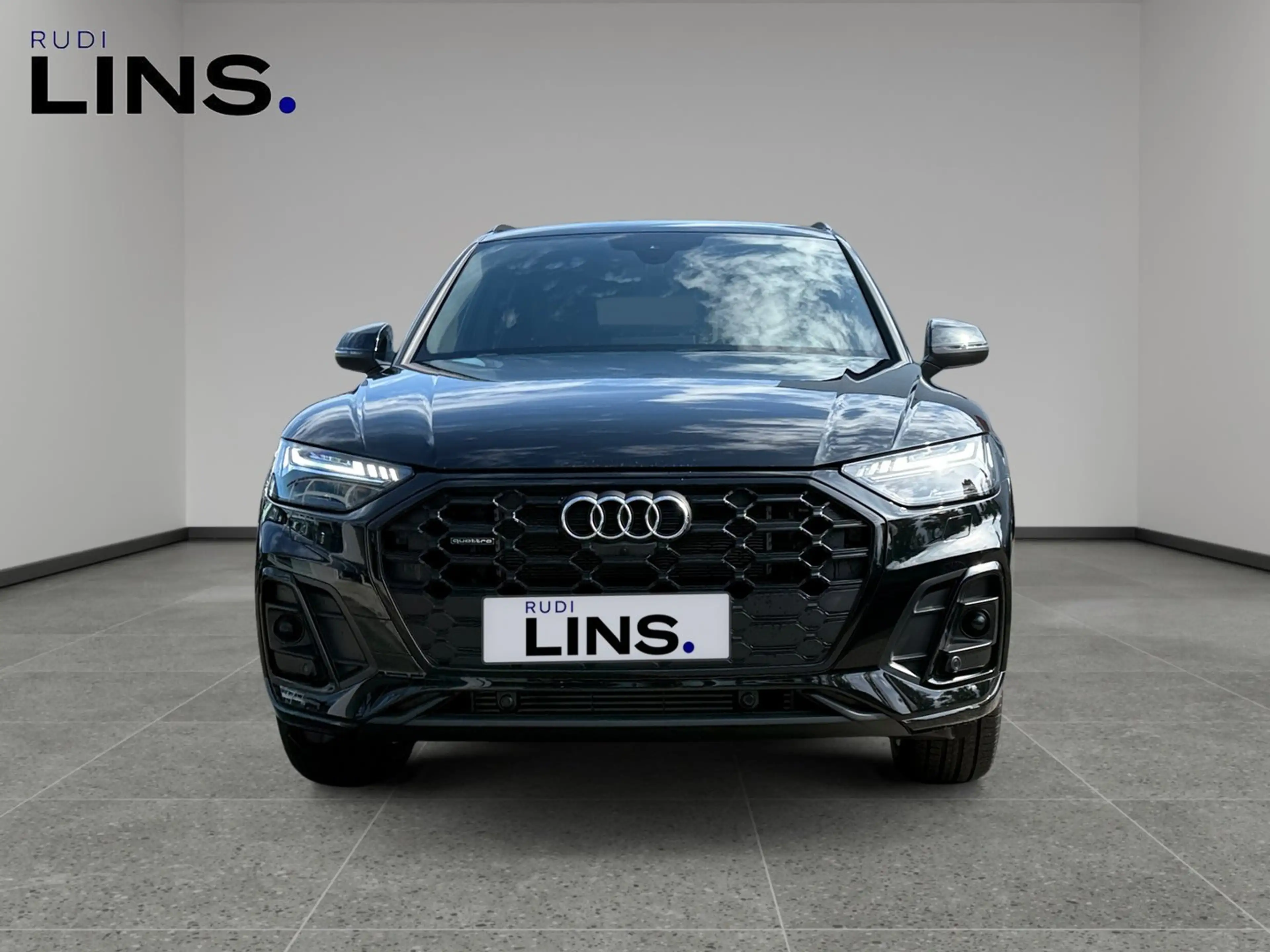 Audi Q5 55 TFSI e quattro S line — photo 2