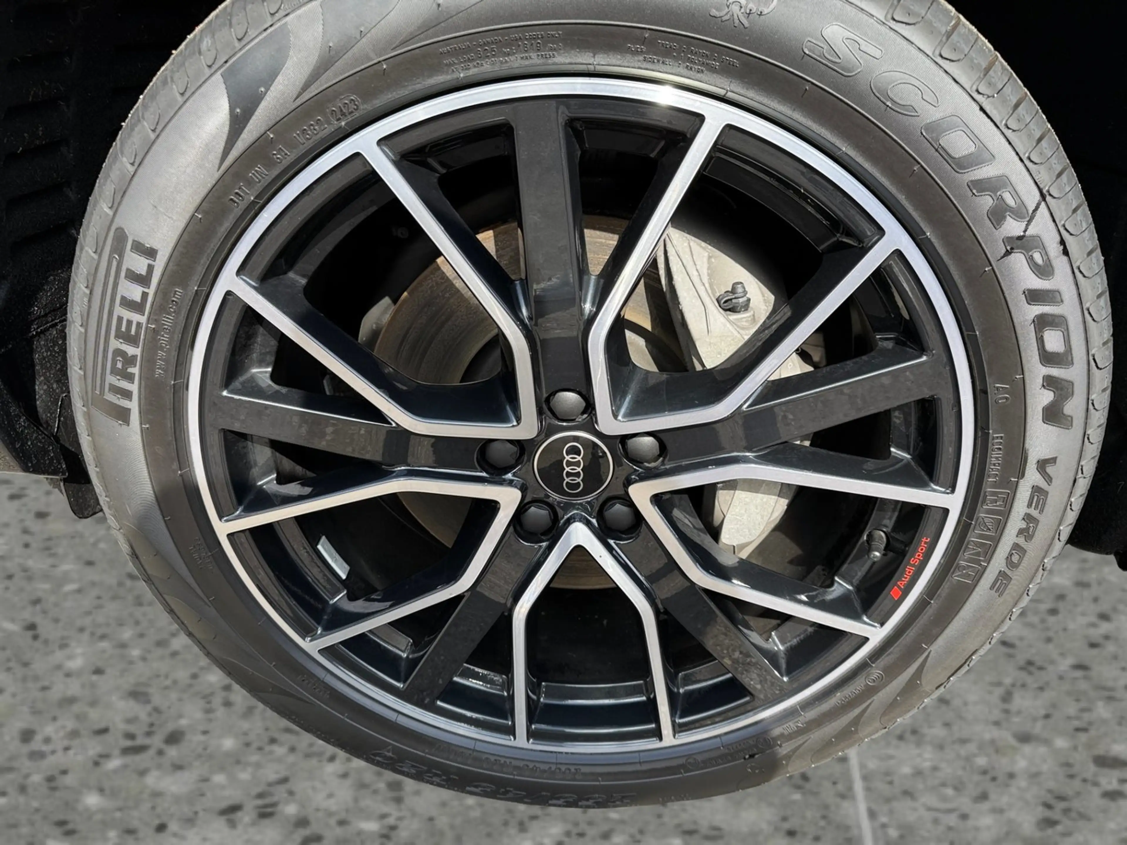 Audi Q5 55 TFSI e quattro S line — photo 8