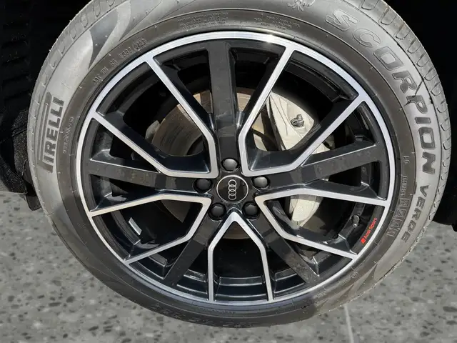 Audi Q5 view 8