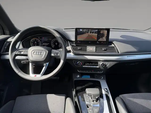 Audi Q5 view 11