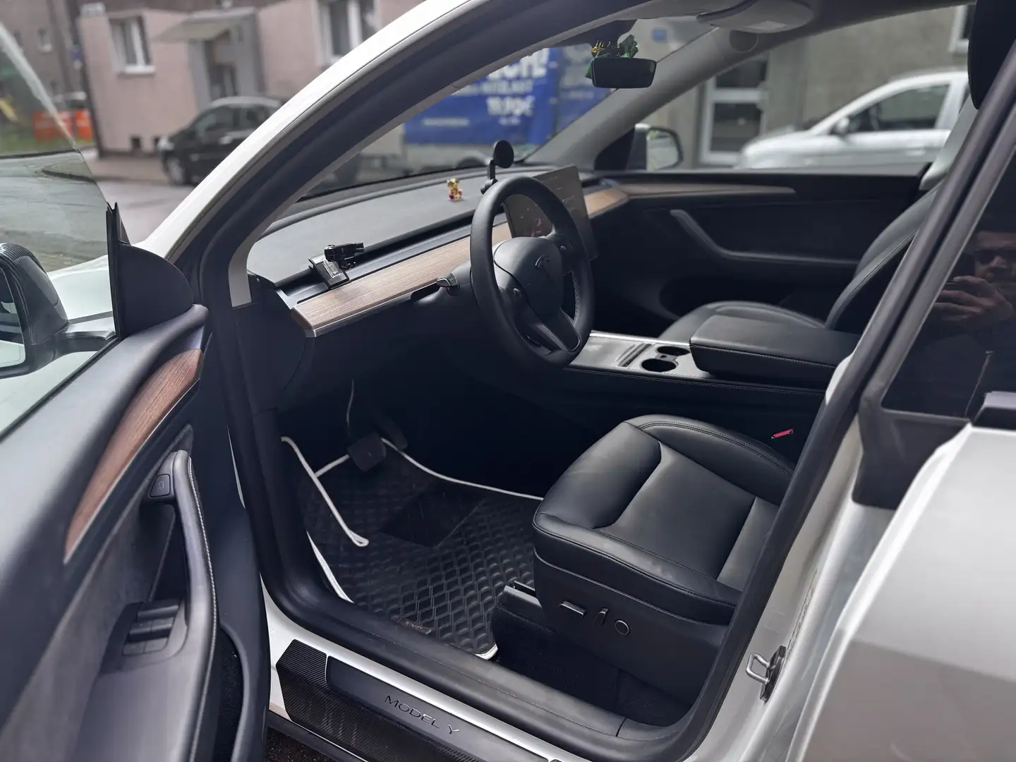 Tesla Model Y Long Range Dual Motor AWD Weiß - 2
