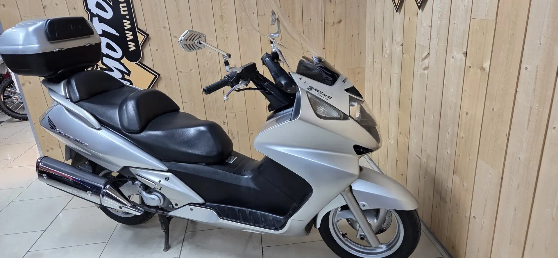 Honda Silver Wing Grau - 1