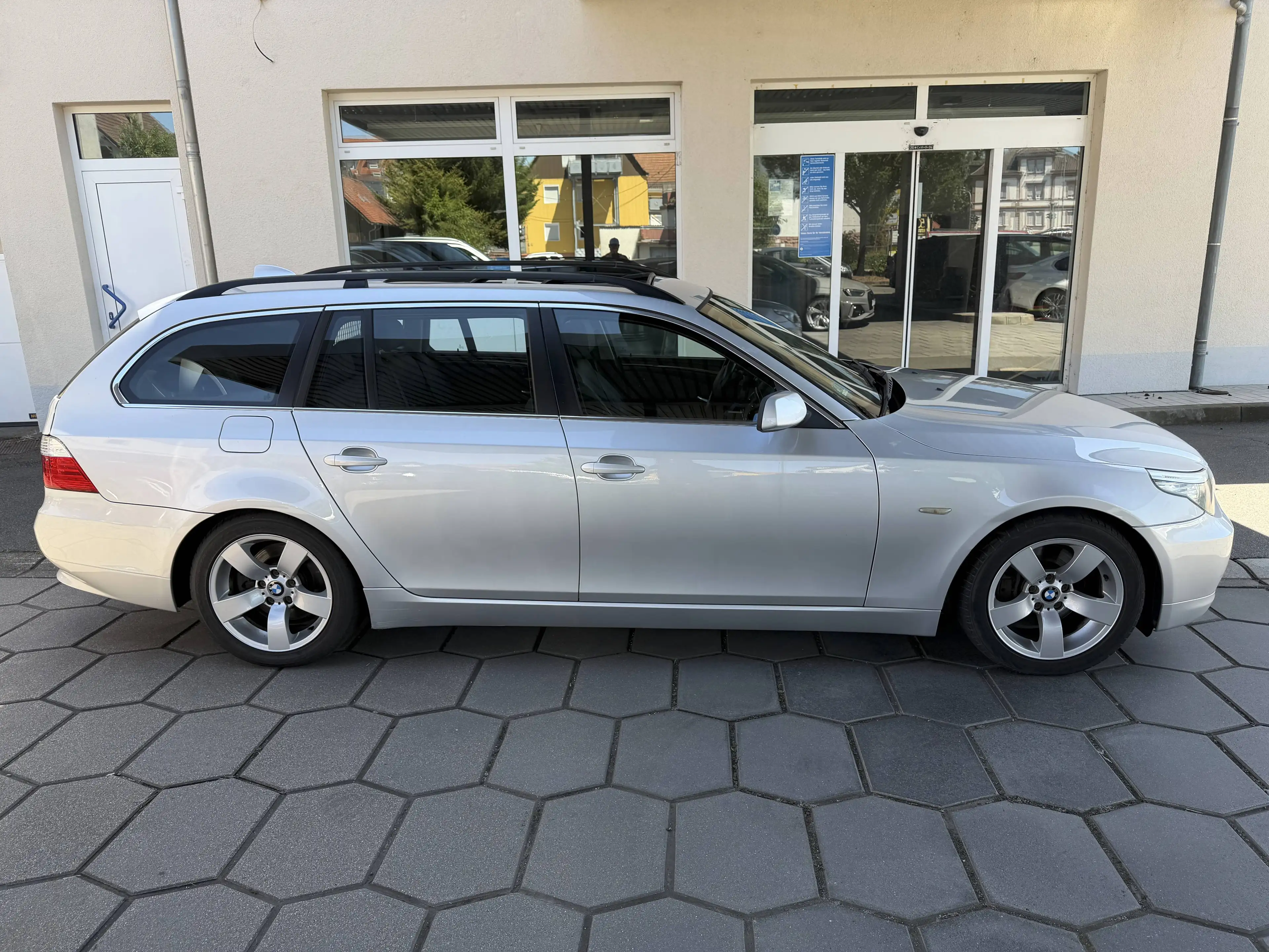 BMW 525 525d Standheizung Night Vision Panorama Leder AHK — photo 4