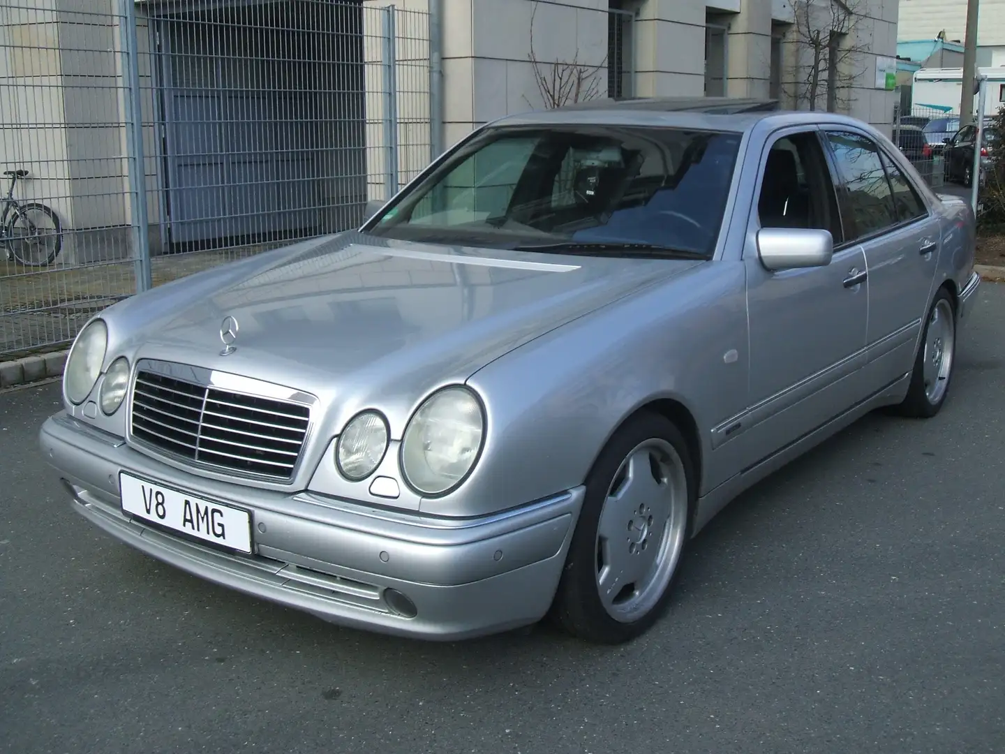 Mercedes-Benz E 420 -V8-AMG*  motor M-119*1.Hd*30 j-H-Kenz.*TÜV-NEU Plateado - 2