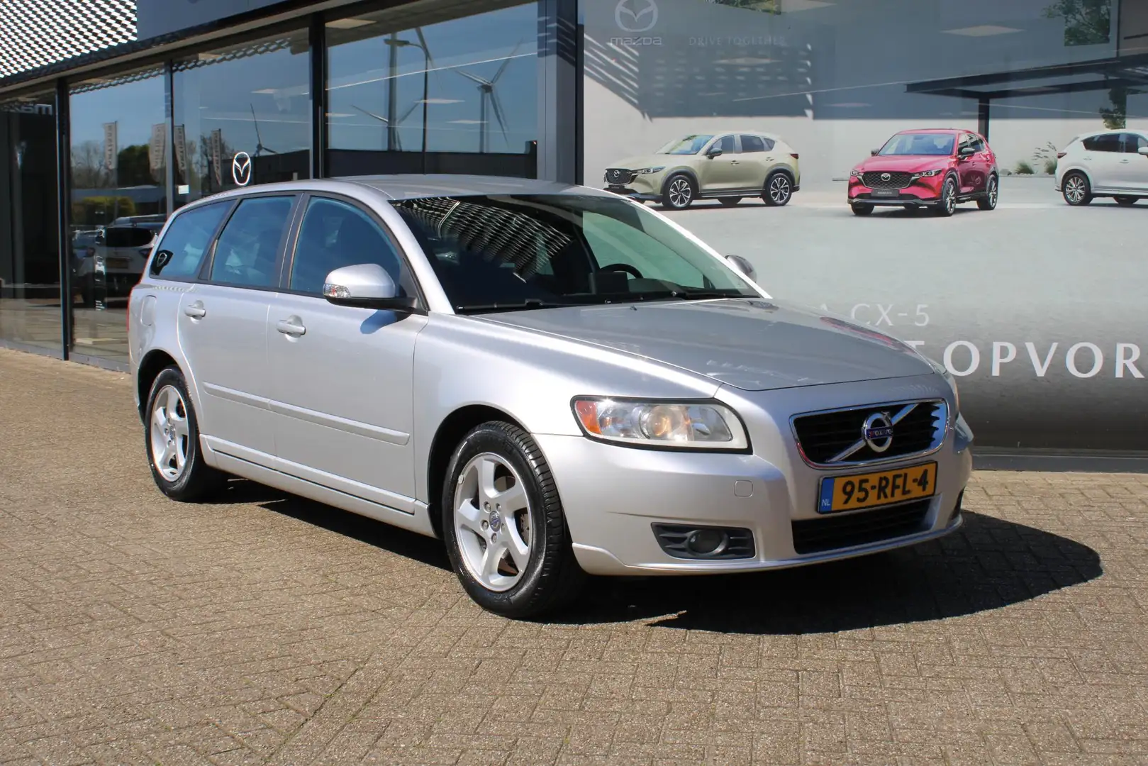 Volvo V50 2.0 Sport , Trekhaak, LMV 16 Inch, PDC, Cruise, Na Gris - 2