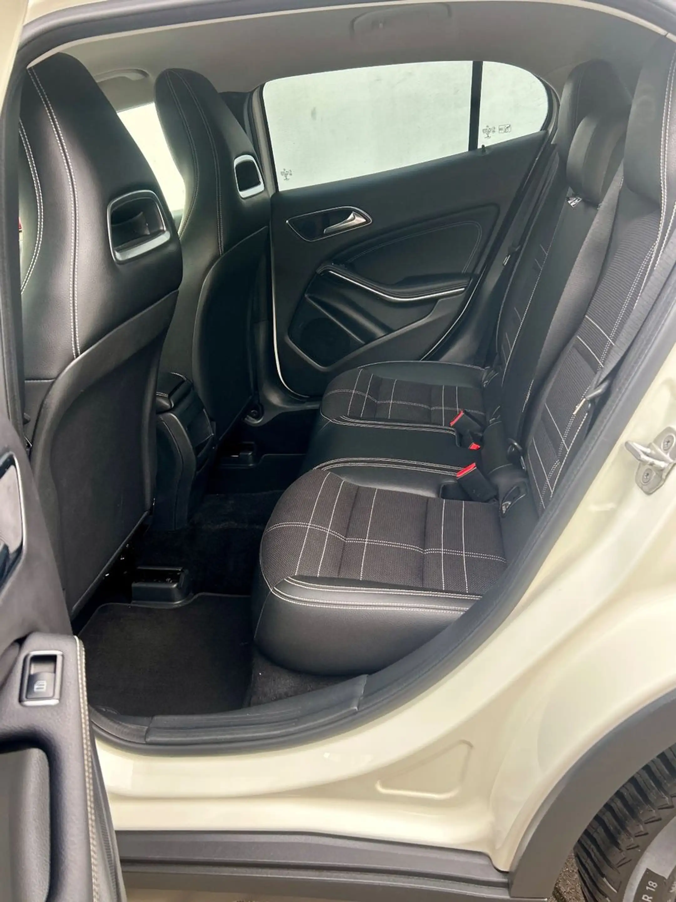 Mercedes-Benz GLA 220 d 4Matic Automatic GPS Klima SHZ ALU — photo 4