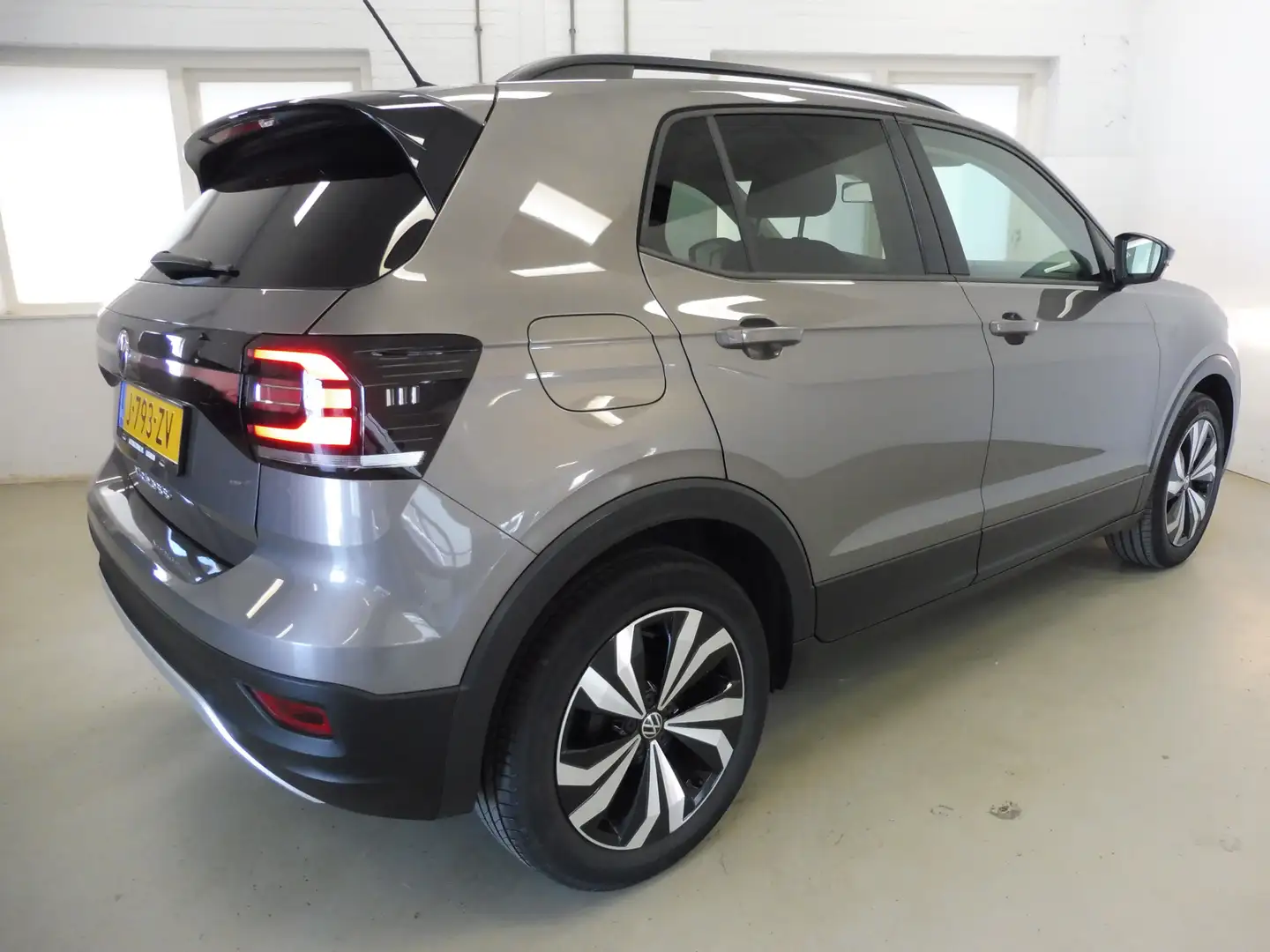 Volkswagen T-Cross 1.0 TSI Life Navi | LED | LMV 16"| DAB | Privacy g Grijs - 2