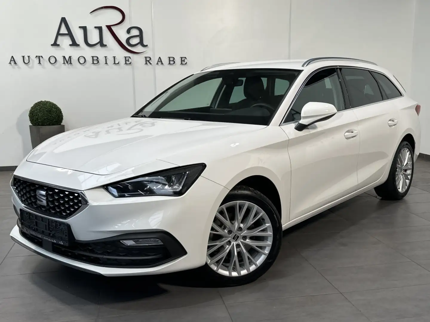 SEAT Leon SpT 2.0 TDI DSG Xcellence NAV+LED+AHK+VCOCK White - 1