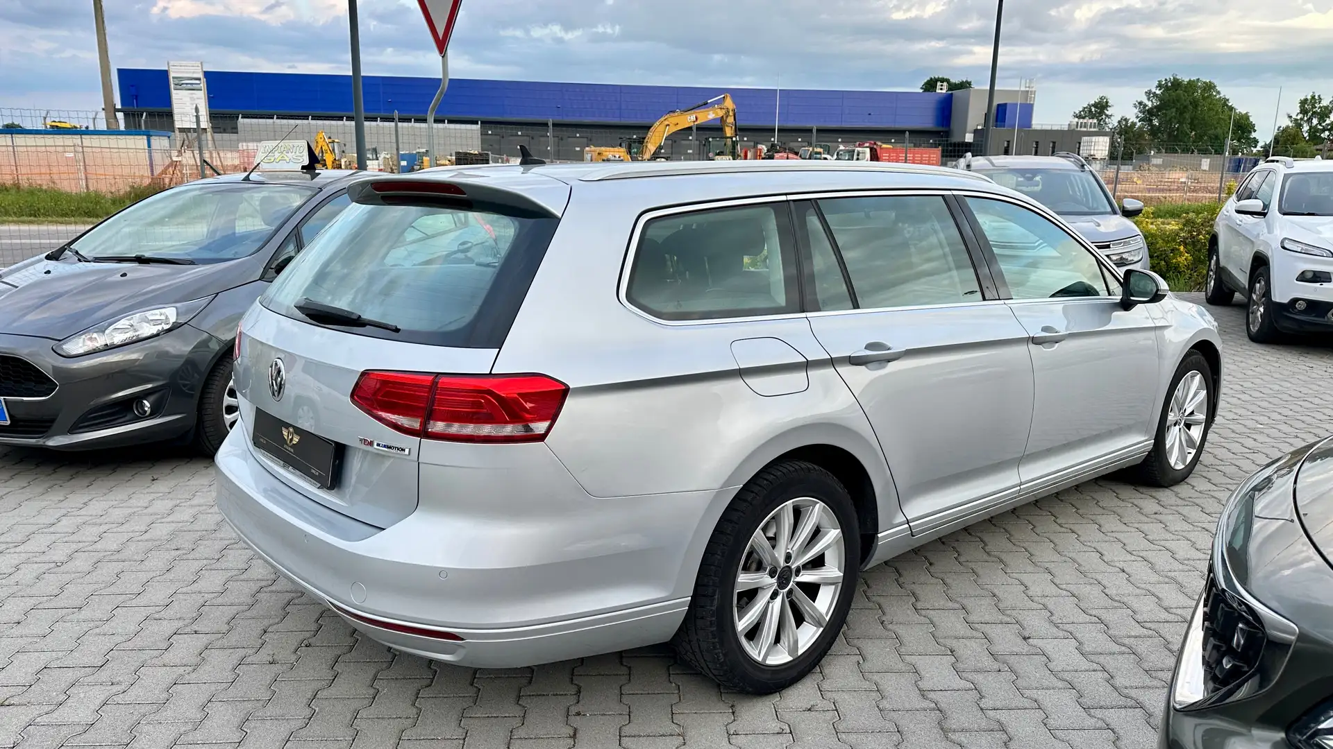 Volkswagen Passat Variant 1.6 TDi  120CV DSG Business Plateado - 2