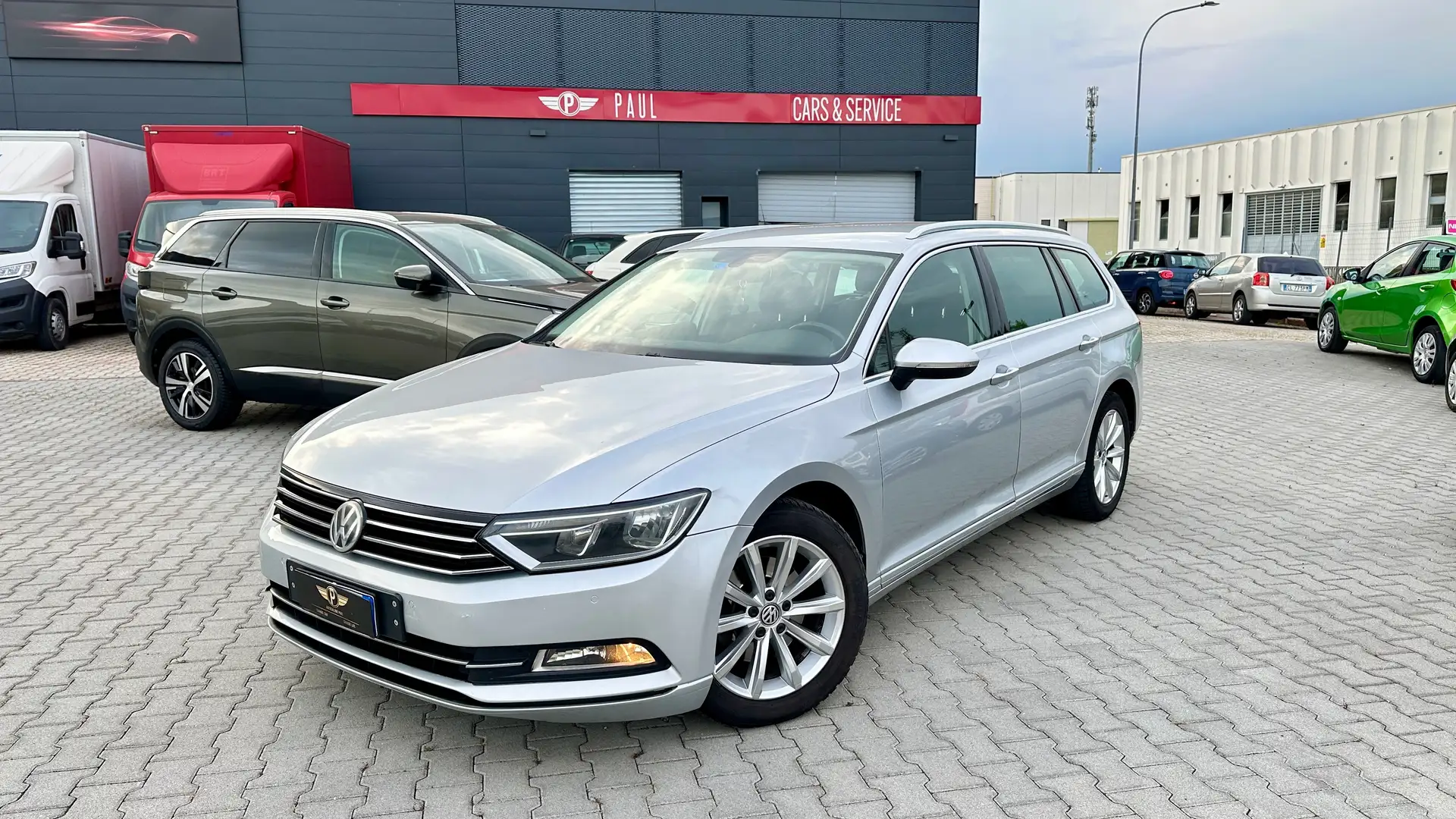 Volkswagen Passat Variant 1.6 TDi  120CV DSG Business Plateado - 1