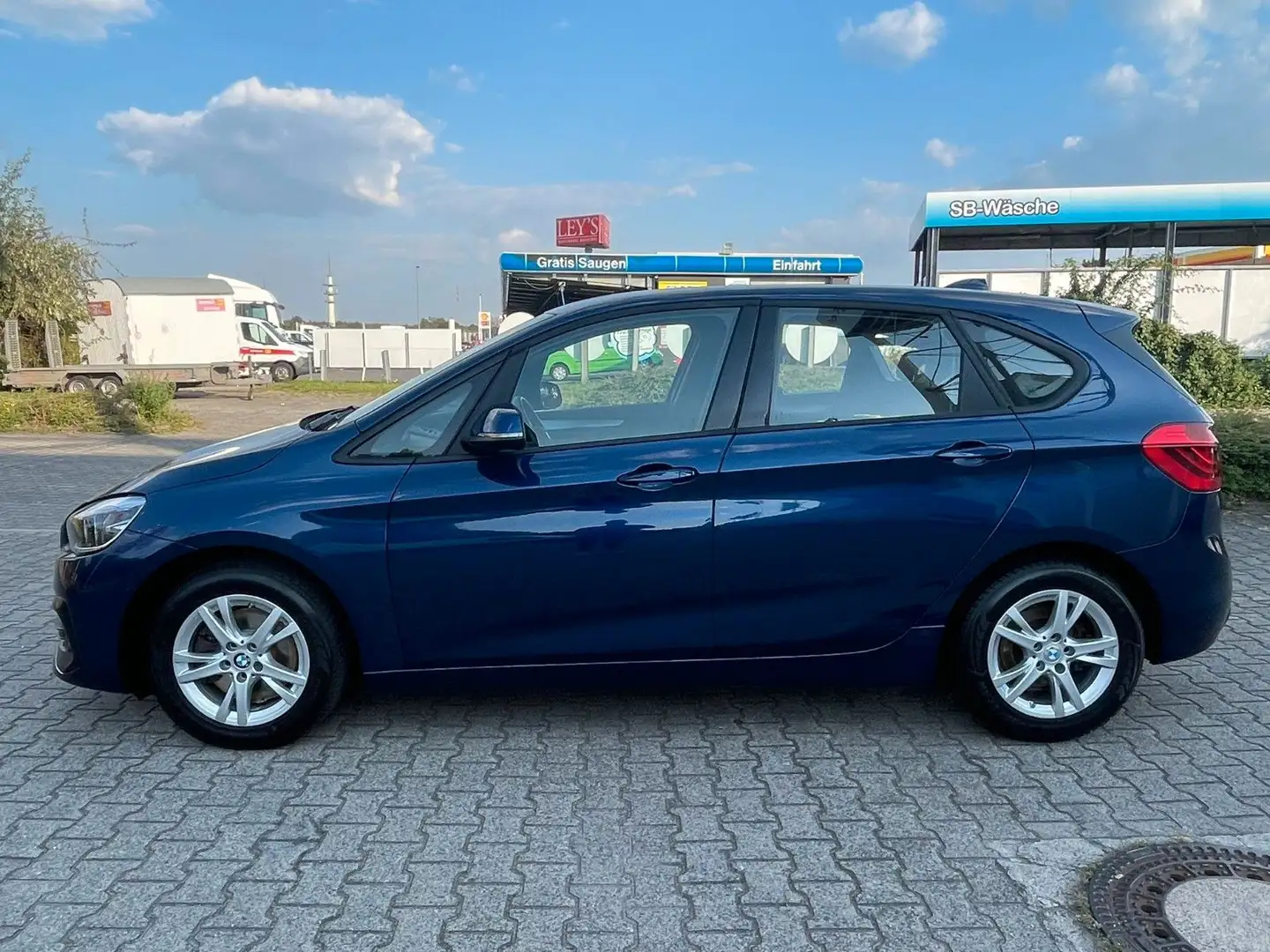 BMW 220 Baureihe 2 Active Tourer 220 d Advantage Blau - 2