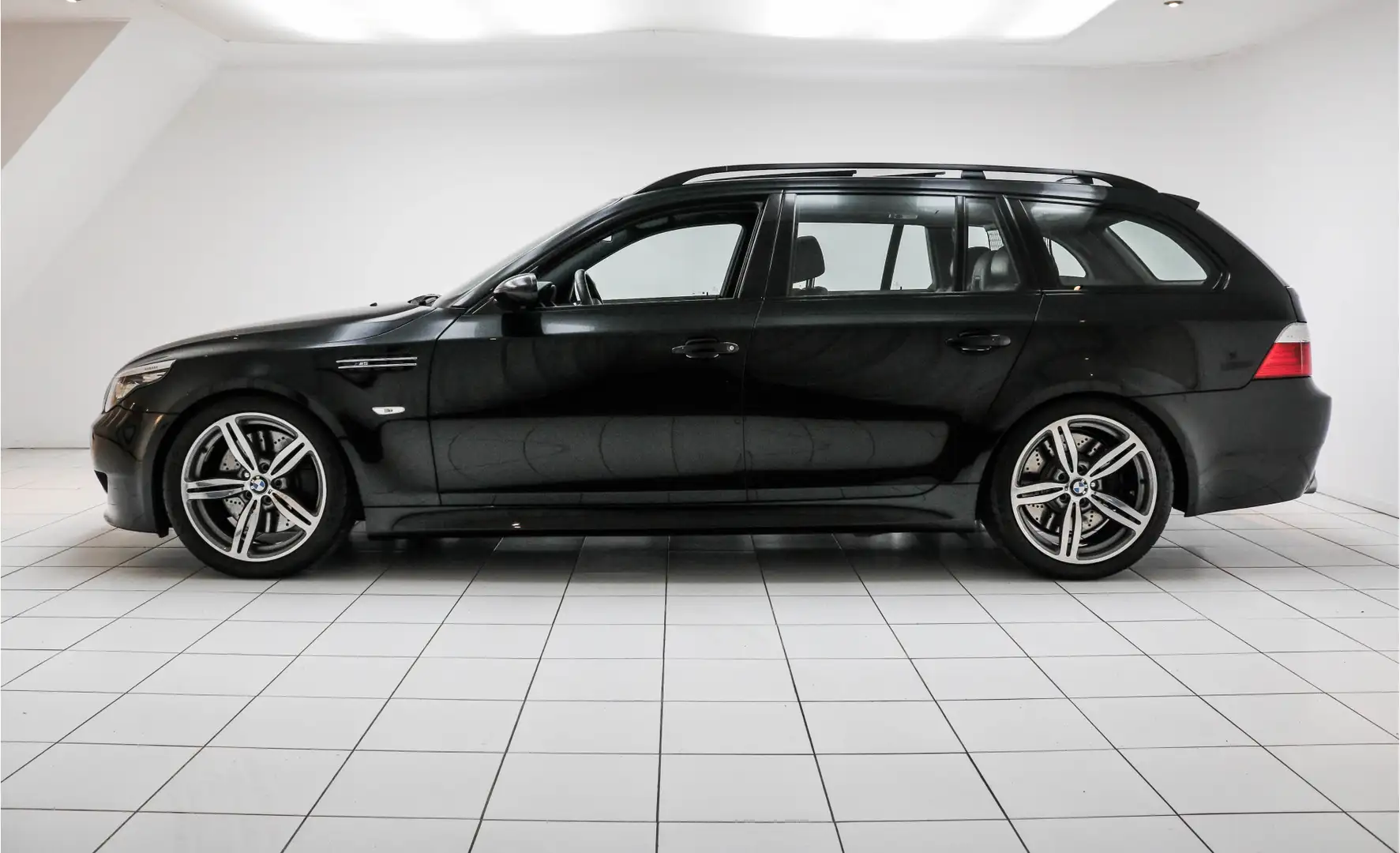 BMW M5 Touring 5.0 V10 E61 1 of 1025 - Full history - Per Schwarz - 2