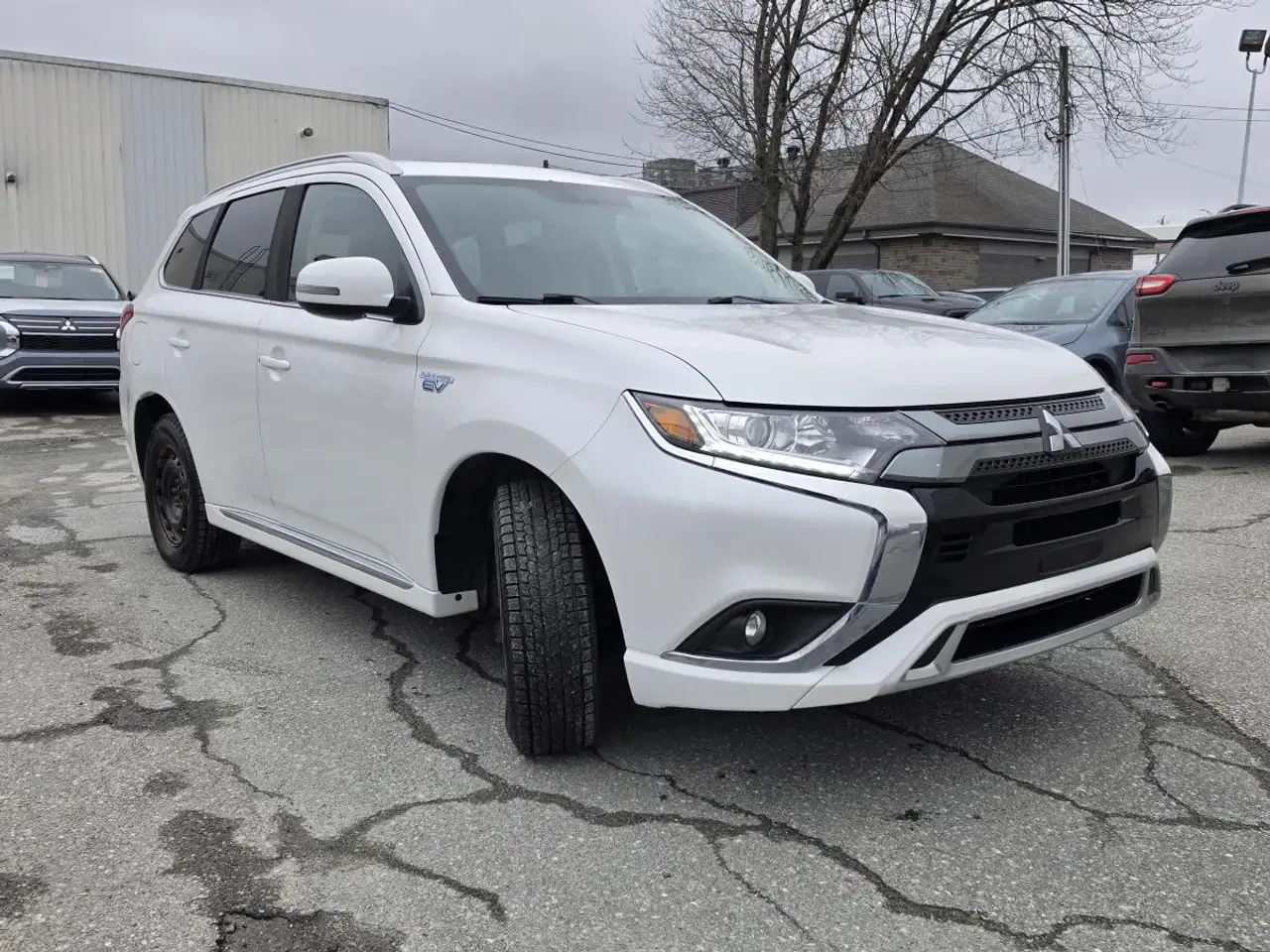 Mitsubishi Outlander снимка Mitsubishi Outlander