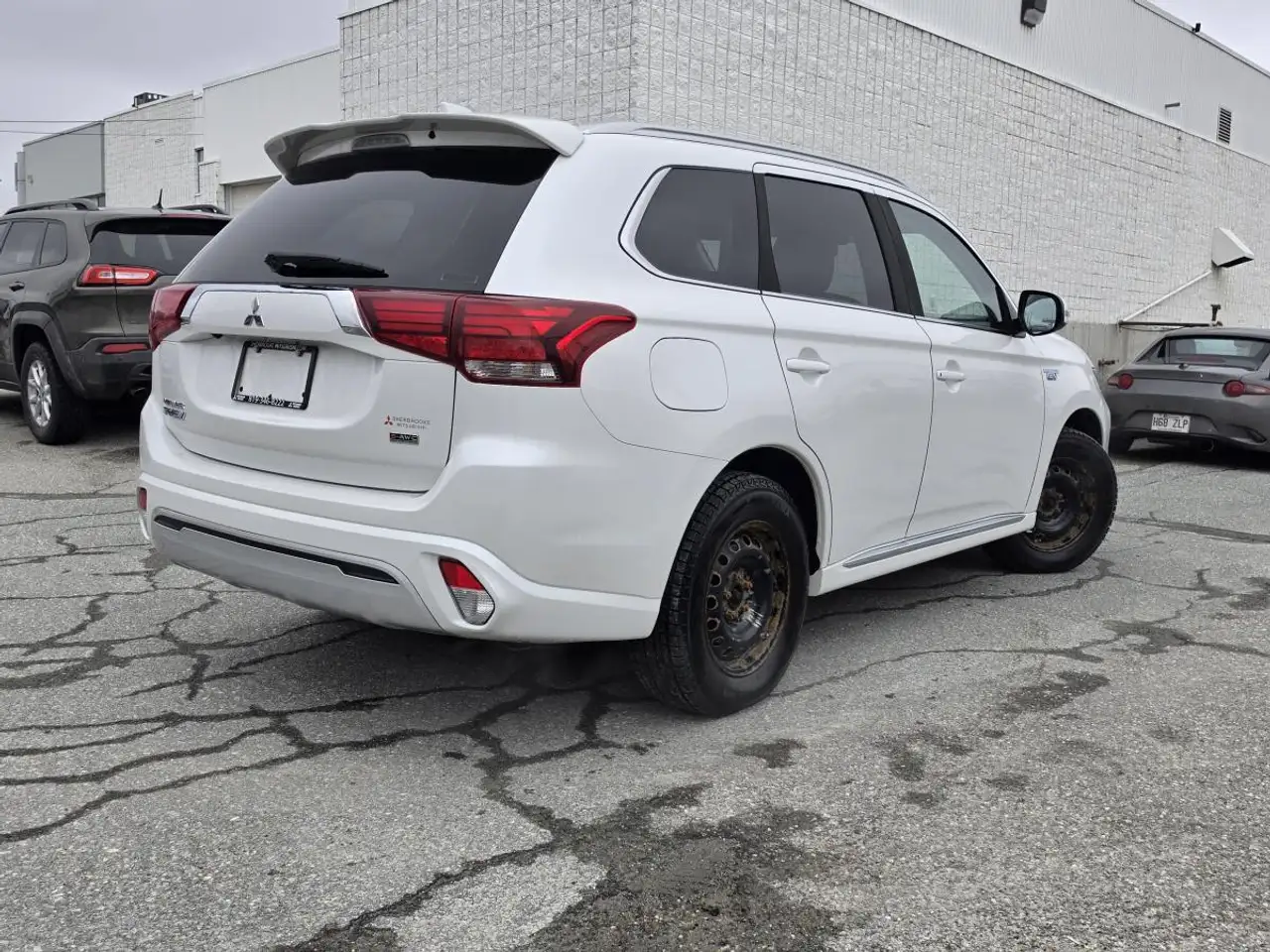Mitsubishi Outlander снимка Mitsubishi Outlander