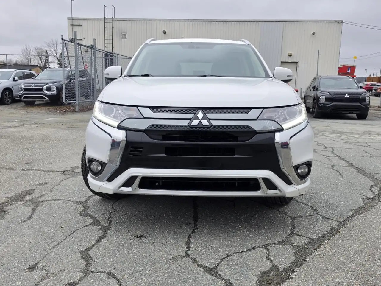 Mitsubishi Outlander снимка Mitsubishi Outlander