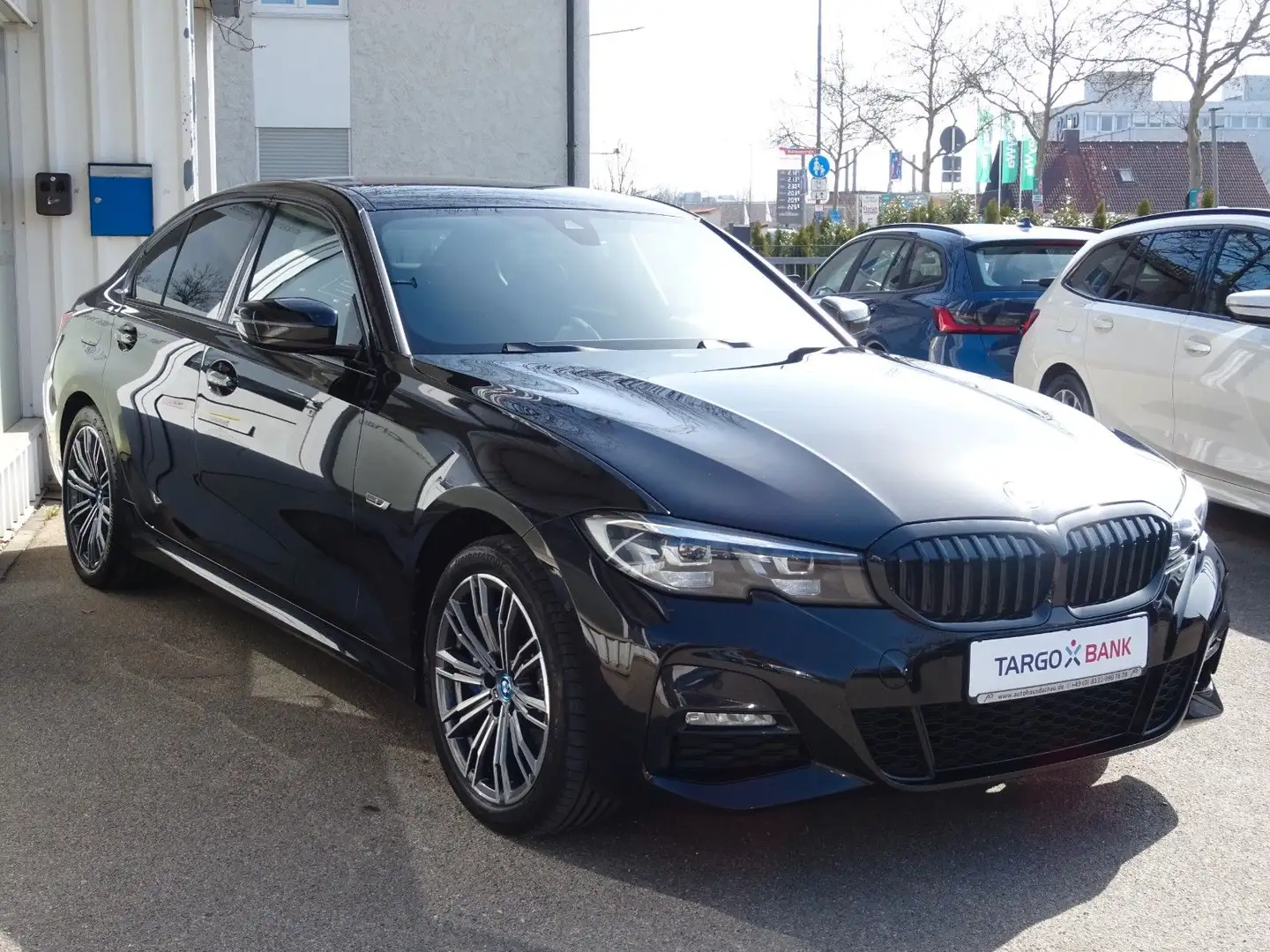 BMW 320 e Aut M Sportpaket 18" Navi Alcant. LED Hifi Schwarz - 1