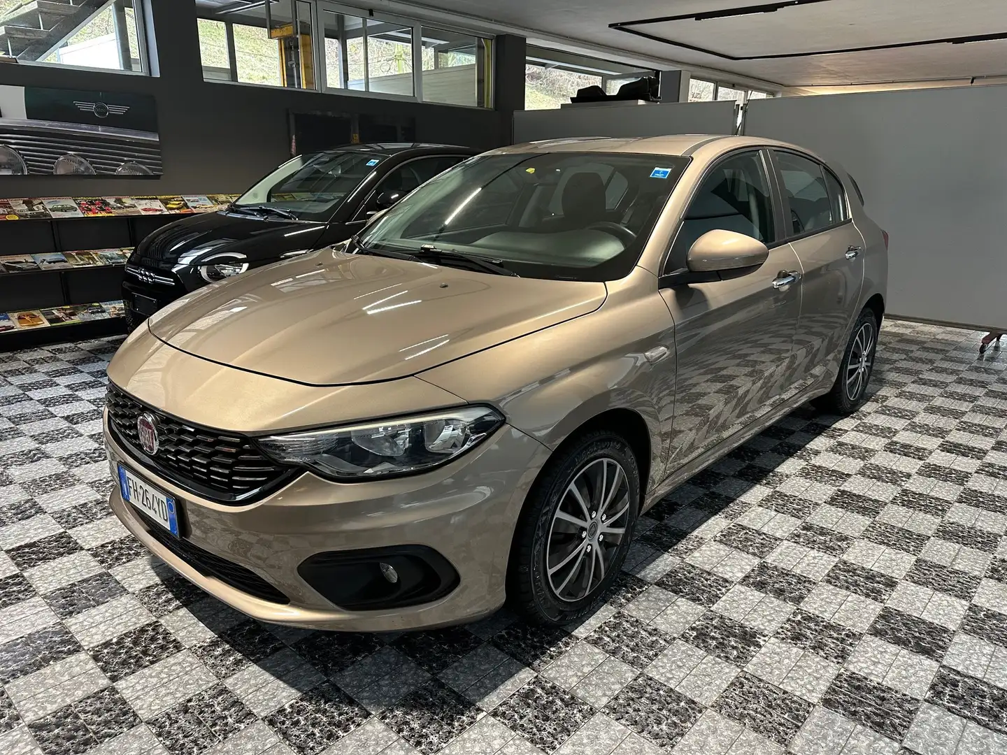 Fiat Tipo Tipo 5p 1.4 easy 95cv Bronce - 1