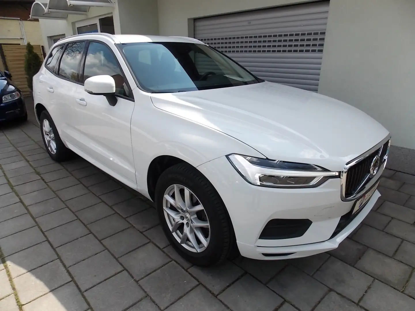 Volvo XC60 D4 AWD Geartronic Momentum Navigation LED BLIS Sit Weiß - 1