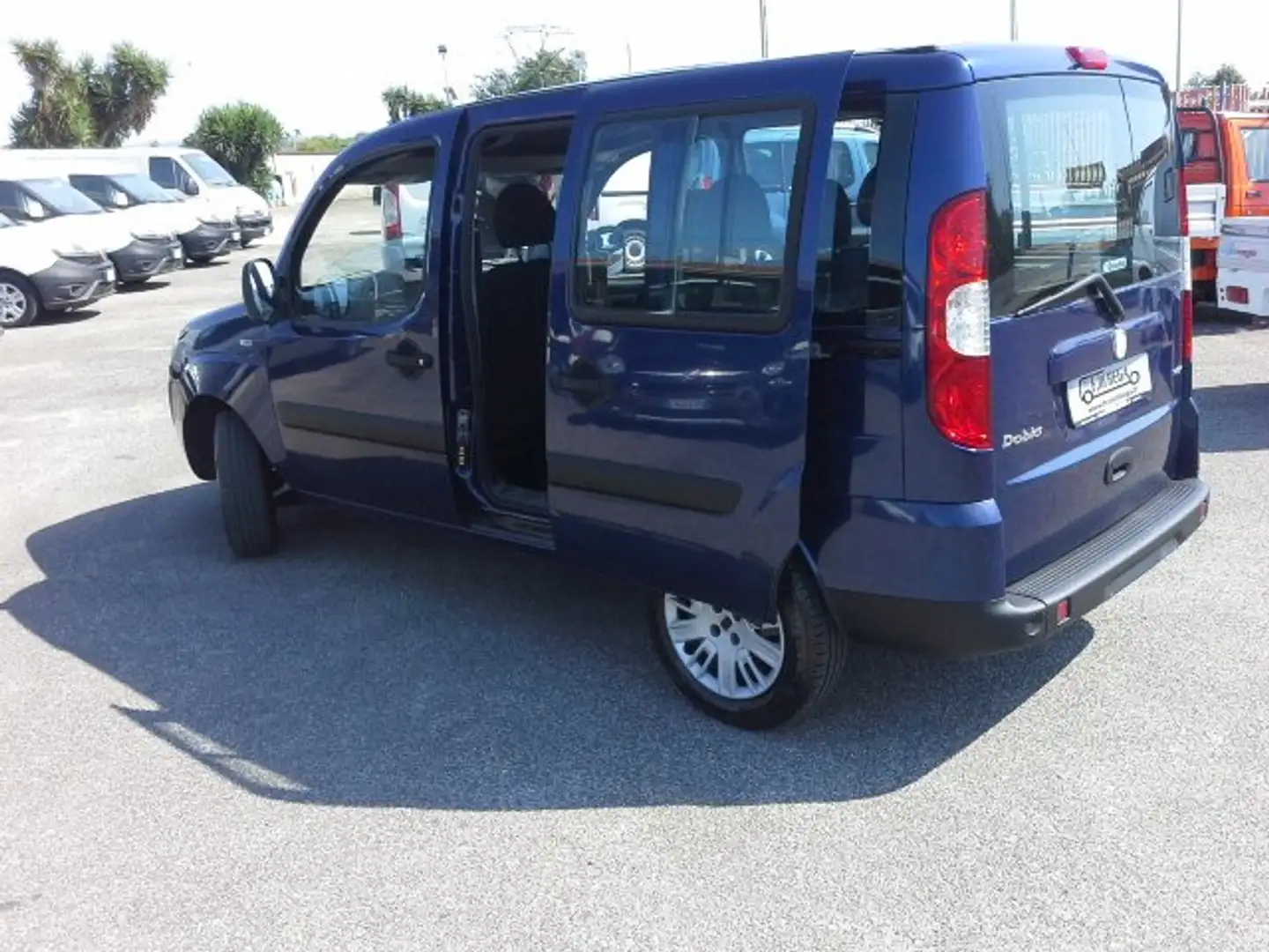 Fiat Doblo doblo family 1.9 mjt con 5 posti autovettura Albastru - 2