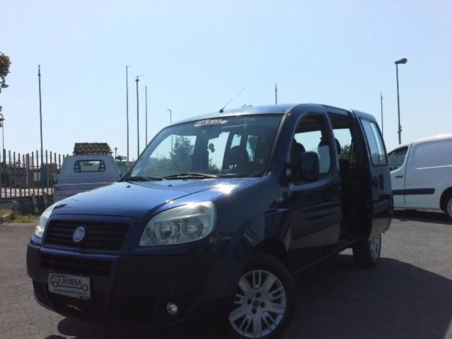 Fiat Doblo doblo family 1.9 mjt con 5 posti autovettura Albastru - 1