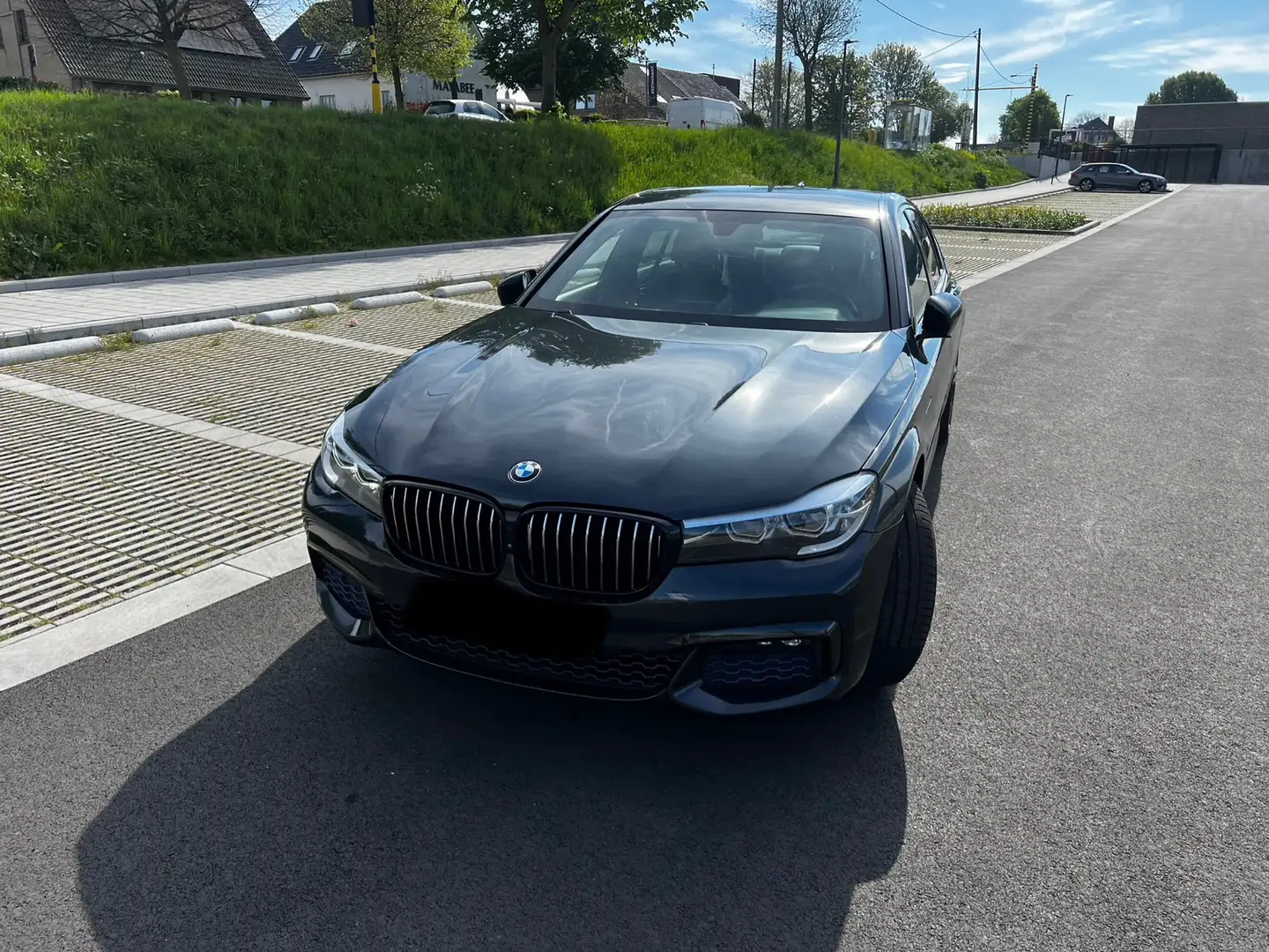 BMW 740 740e Plug-In Hybrid (240 kW) - 1
