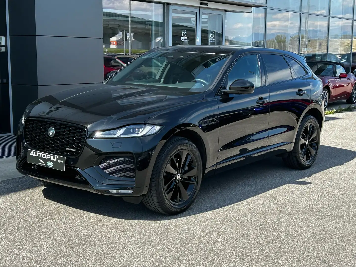 Jaguar F-Pace 2.0d i4 R-Dynamic S awd 163cv aut IVA ESPOSTA KM0 Nero - 1