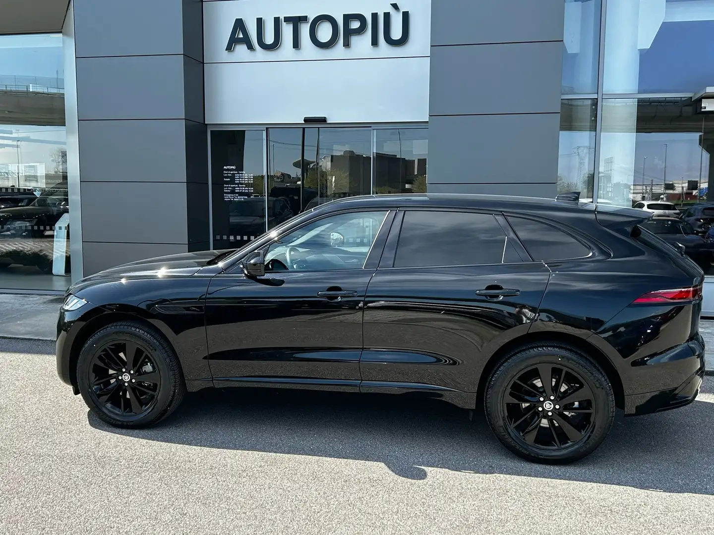 Jaguar F-Pace 2.0d i4 R-Dynamic S awd 163cv aut IVA ESPOSTA KM0 Nero - 2