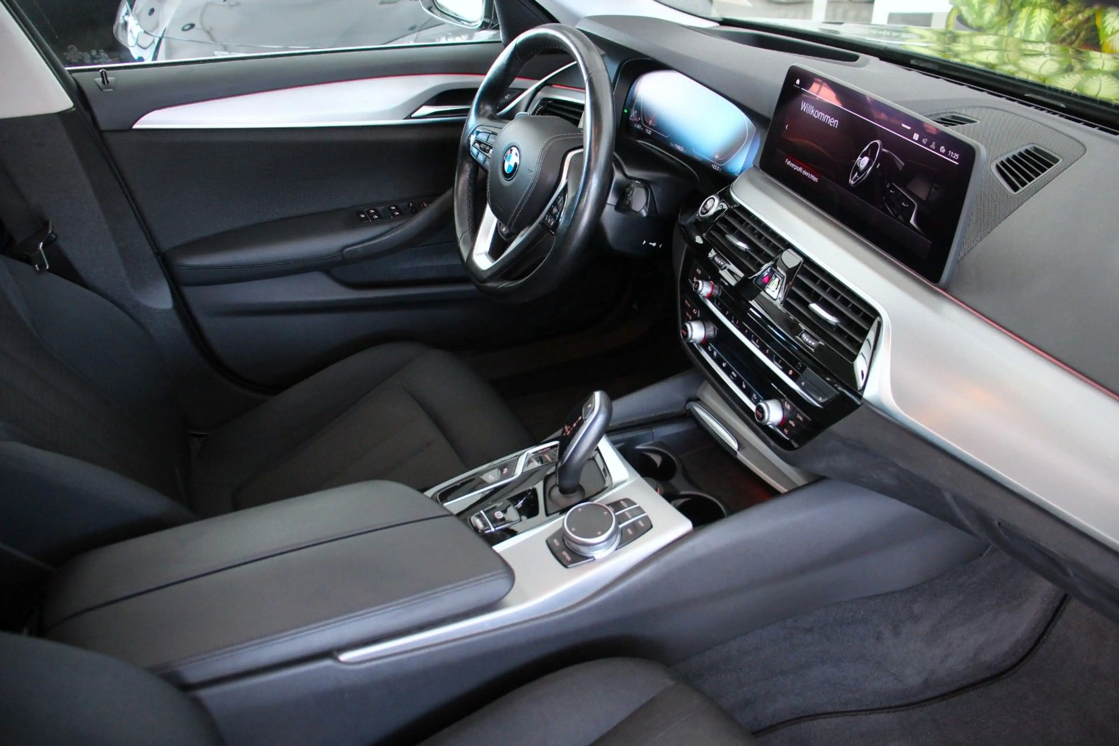 BMW 520 d xDrive (G31) *ACC*HUD*Panorama*LHZ*Sthz*LHZ — photo 13