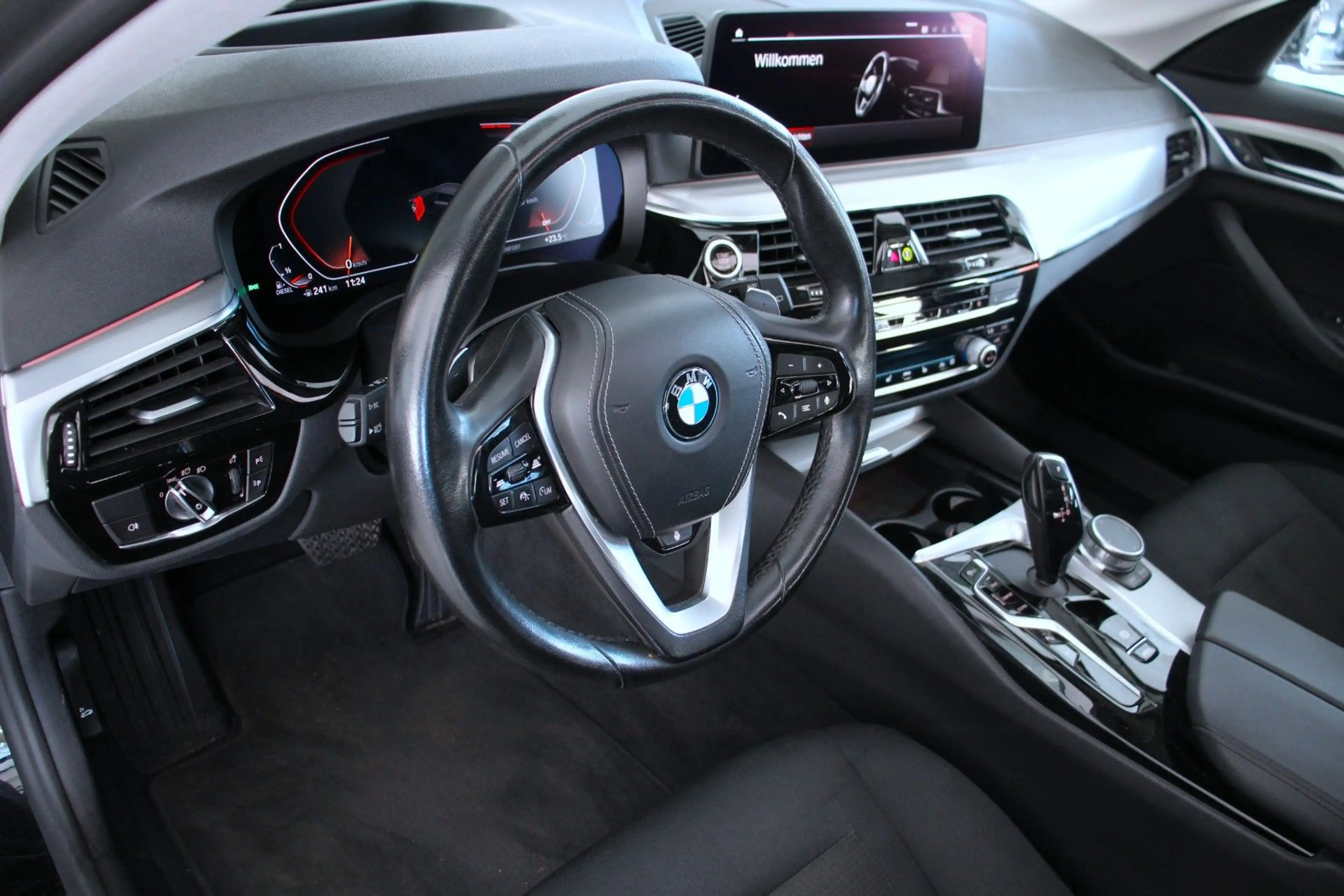 BMW 520 d xDrive (G31) *ACC*HUD*Panorama*LHZ*Sthz*LHZ — photo 8
