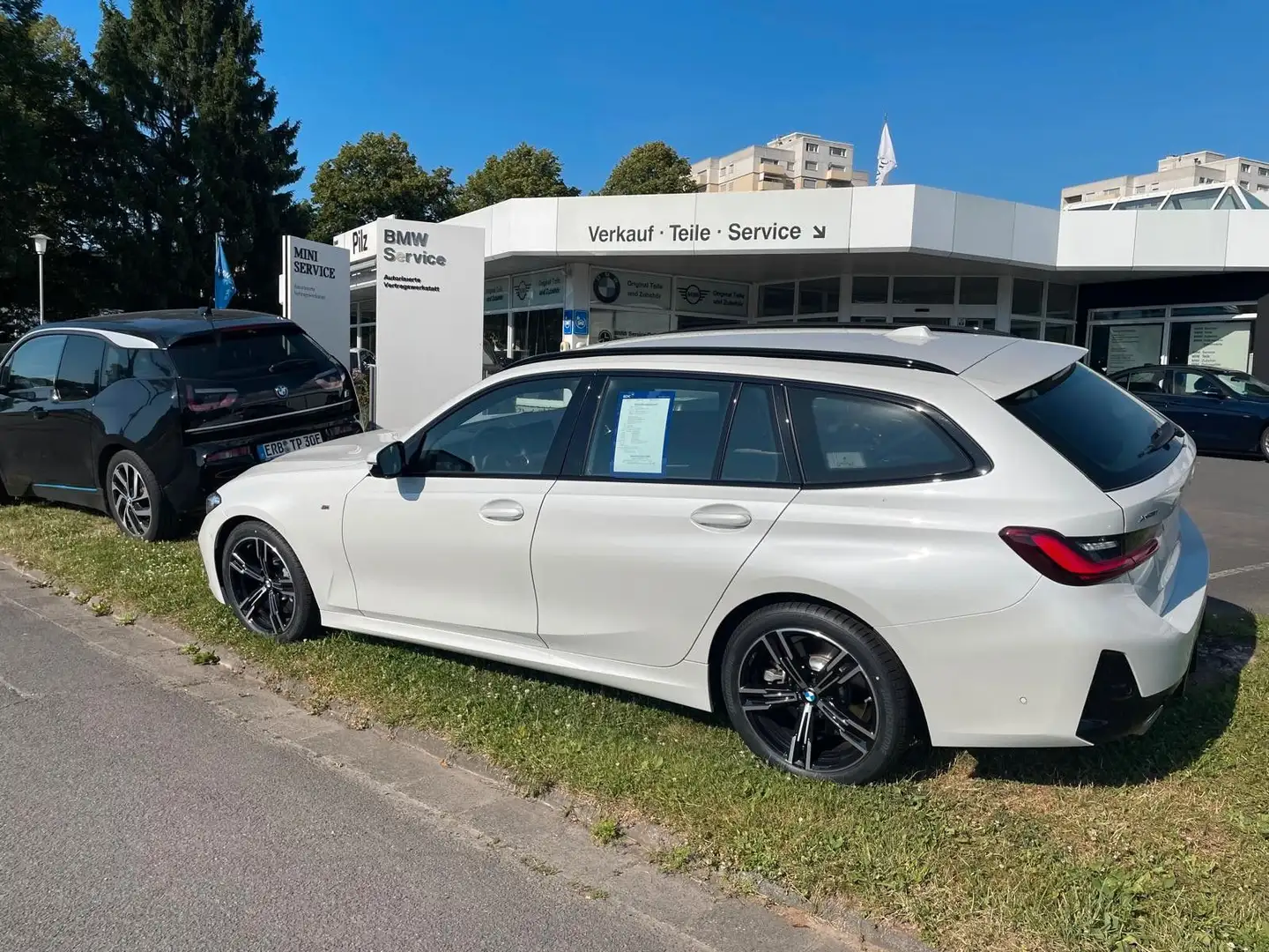 BMW 330 i xdrive M-Sport LED Navi RückfahrCam ACC Wit - 2