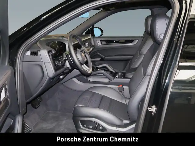 Porsche Cayenne view 12