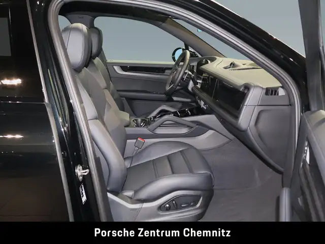 Porsche Cayenne view 13