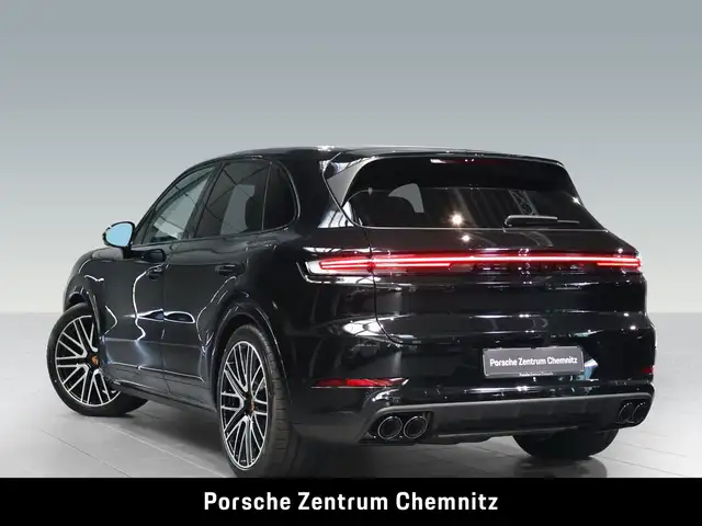 Porsche Cayenne view 3