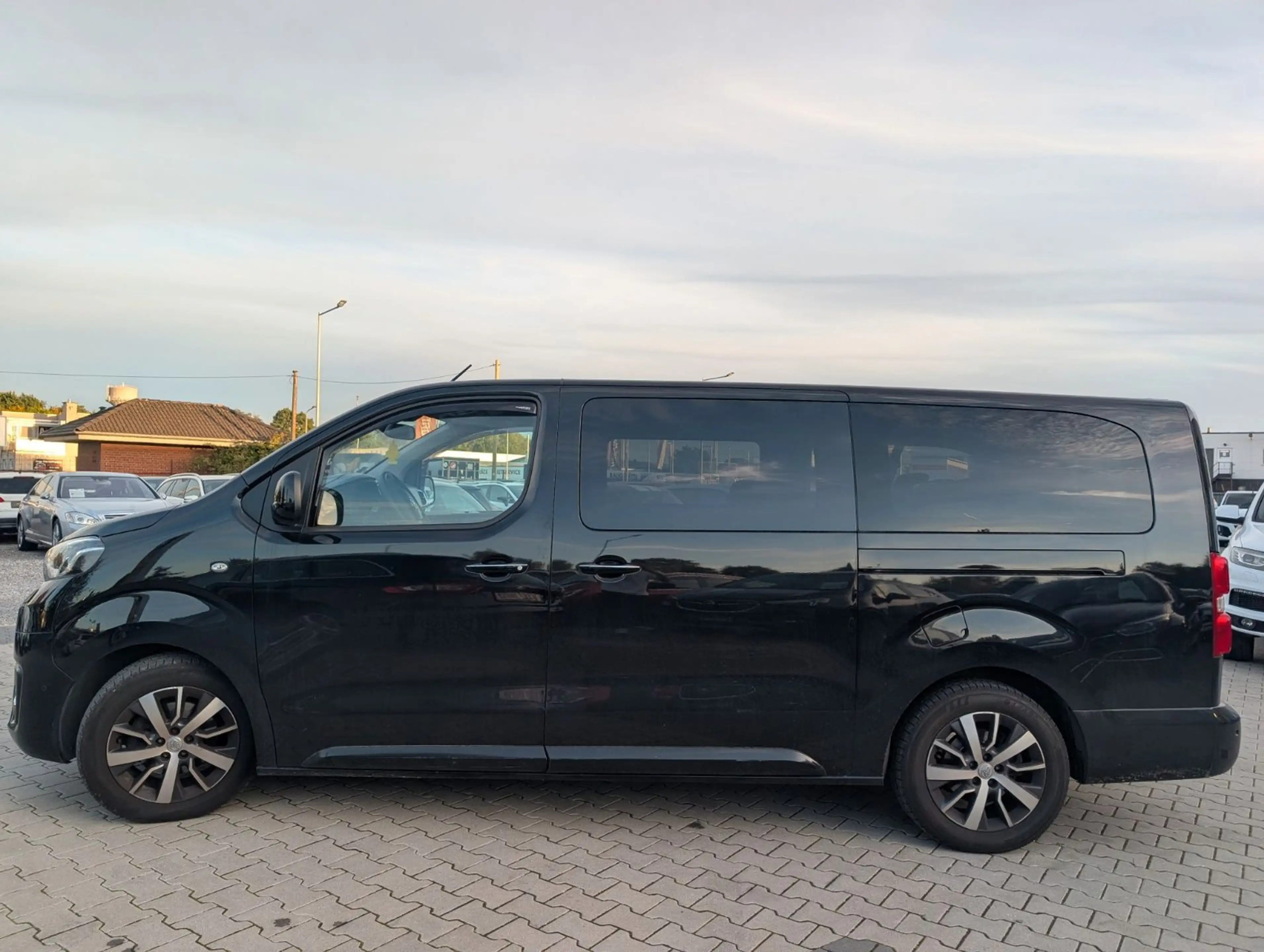 Toyota Proace Verso L2 Shuttle Comfort*8-SITZE*PDC*NAVI — photo 11