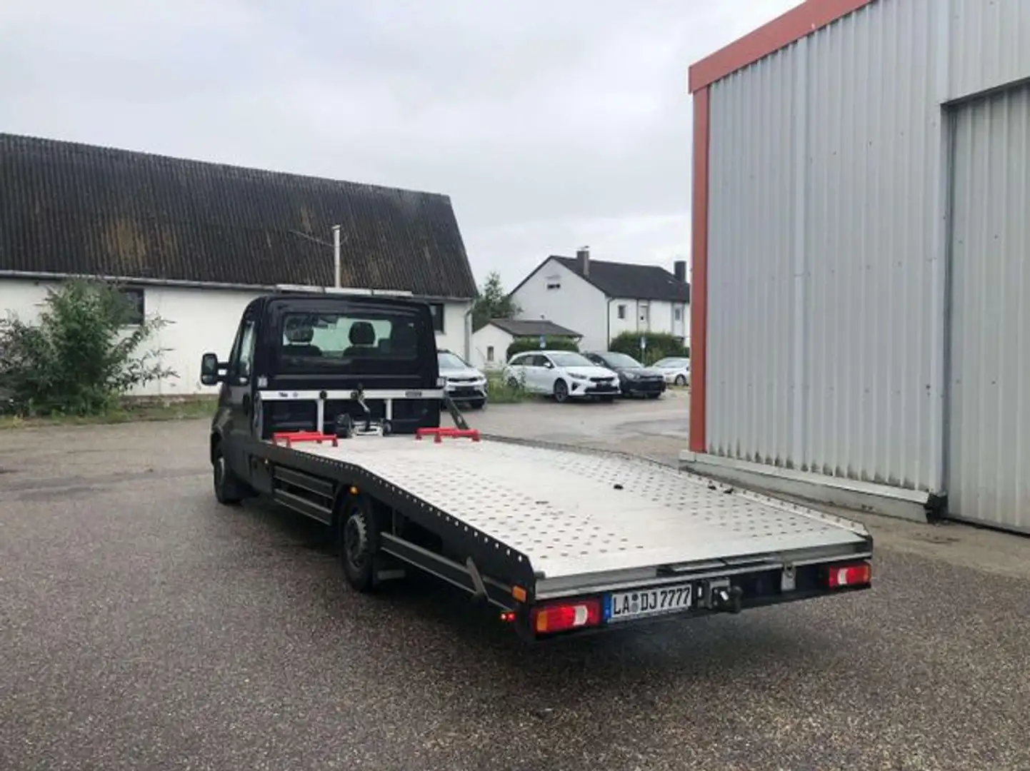 Iveco Daily Fahrzeugtransporter 3,5T Anhängerkupplung Schwarz - 2