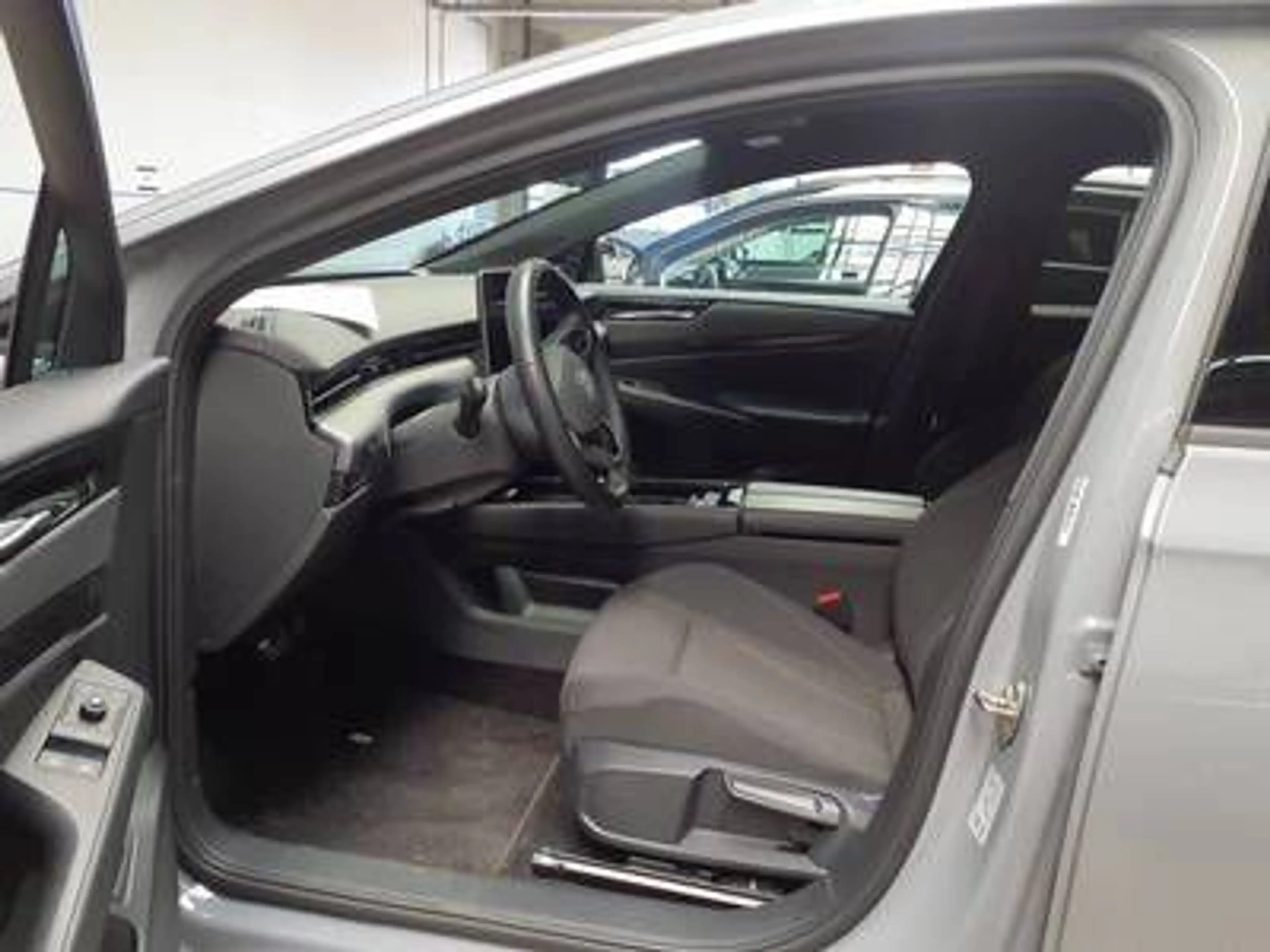 Volkswagen ID.7 Tourer Pro "2,49%" Wärmepumpe, AHK, 360°Kam., I... — photo 5