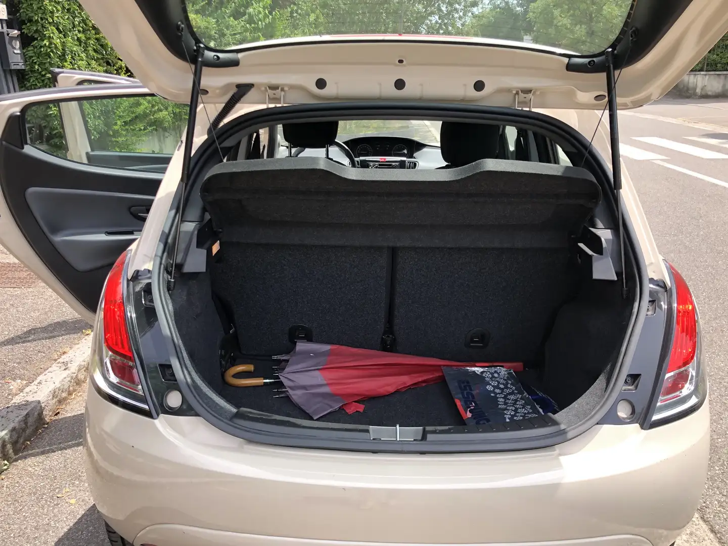 Lancia Ypsilon 1.2 Gold 69cv - 1