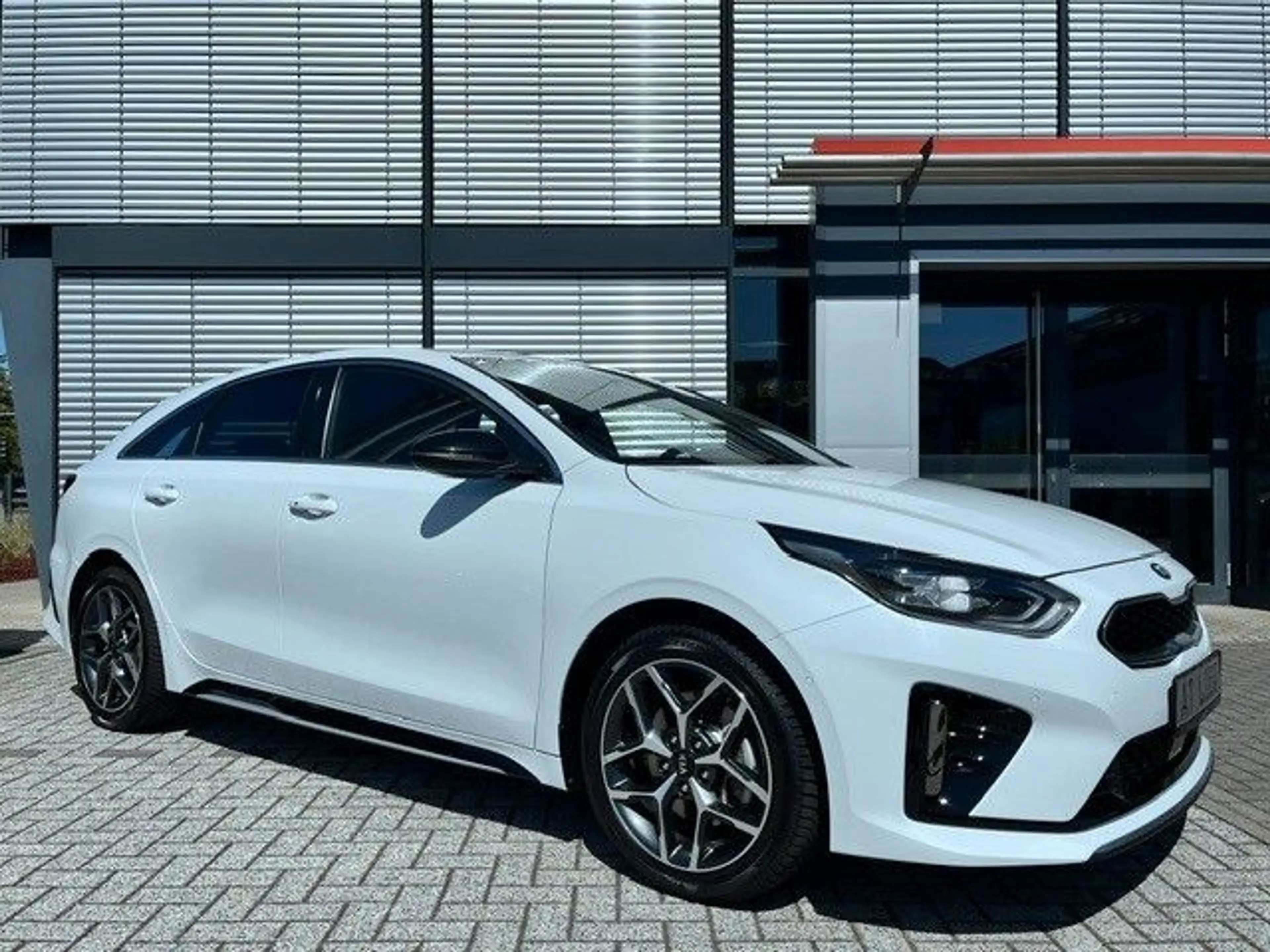 Kia ProCeed / pro_cee'd ProCeed GT-Line — photo 3