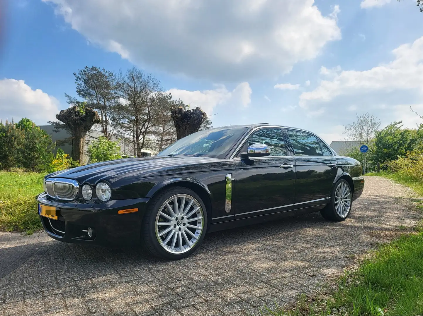 Jaguar Daimler 4.2 V8 S/C Noir - 1