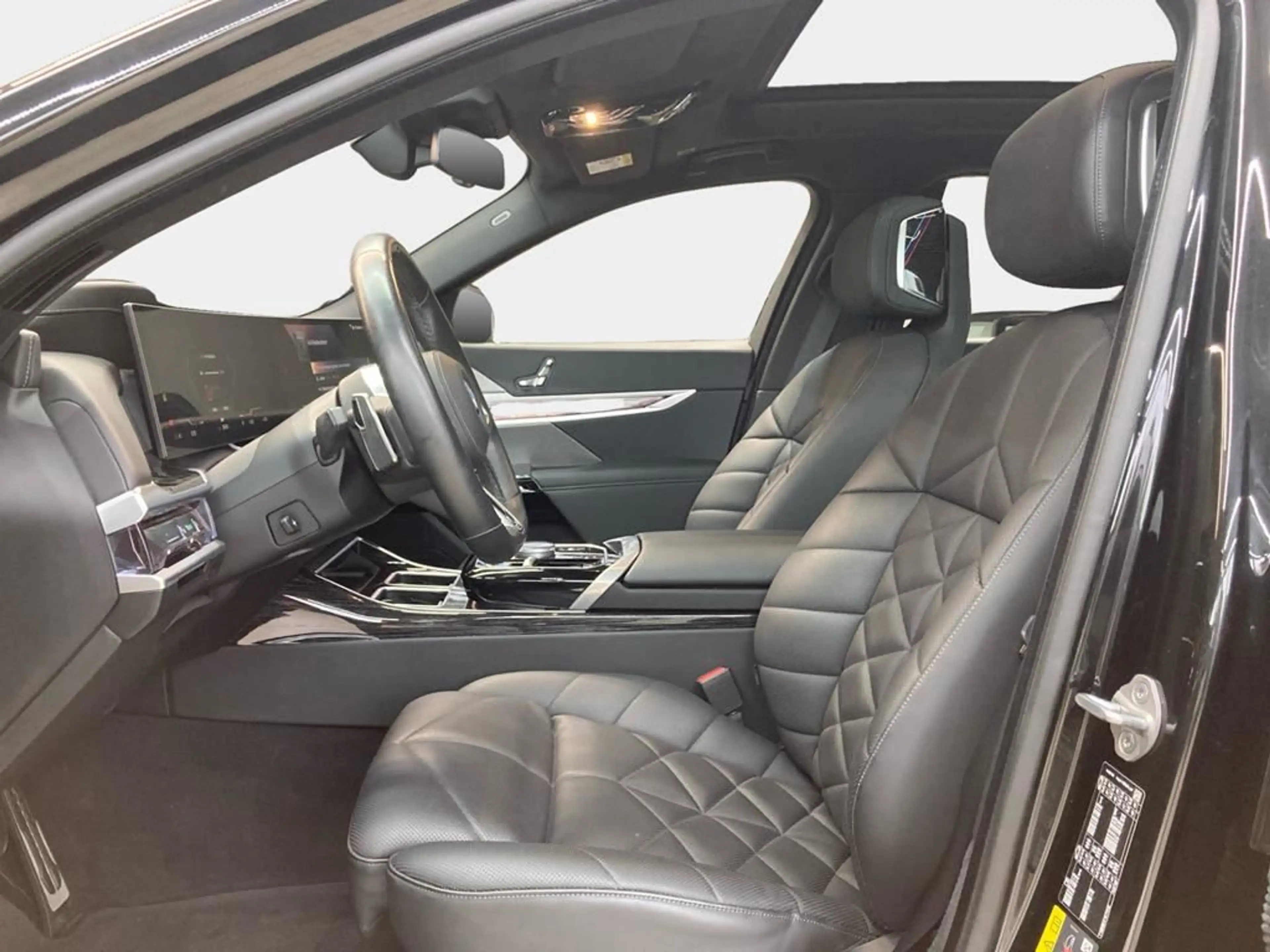 BMW i7 M Sport Pro — photo 9
