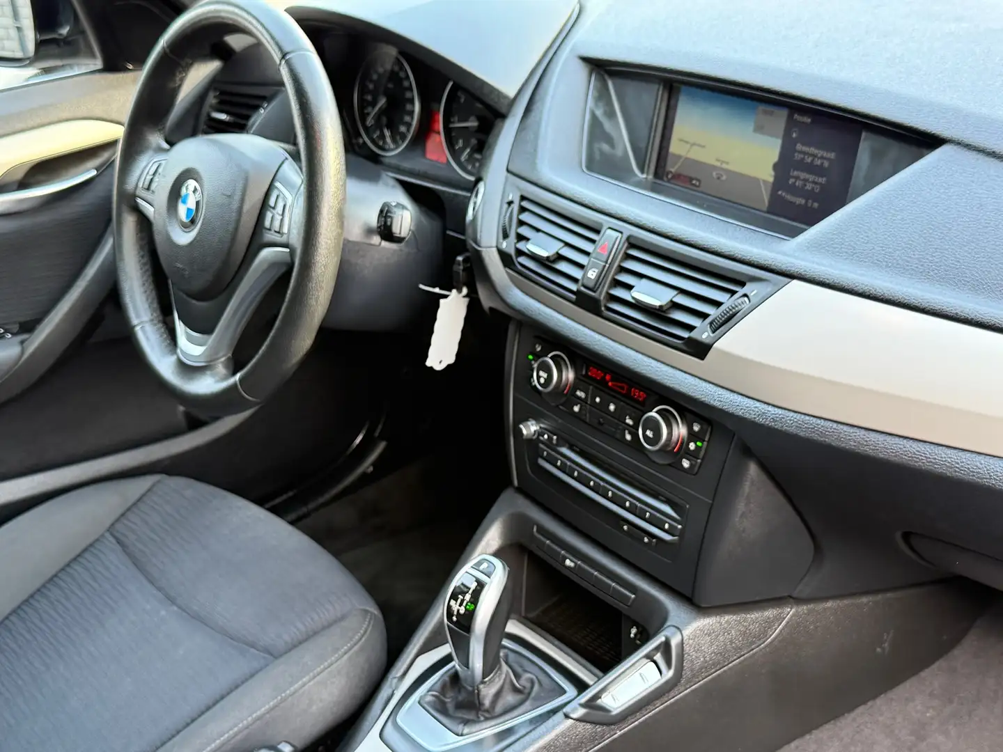 BMW X1 SDrive20i Business Automaat Panoramadak Navi Cruis Schwarz - 2