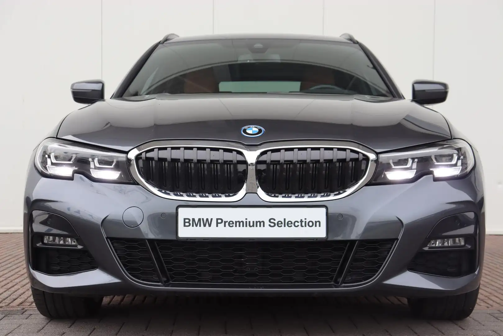 BMW 330 3-serie Touring 330e xDrive M Sport/ Elektrische T Grijs - 2