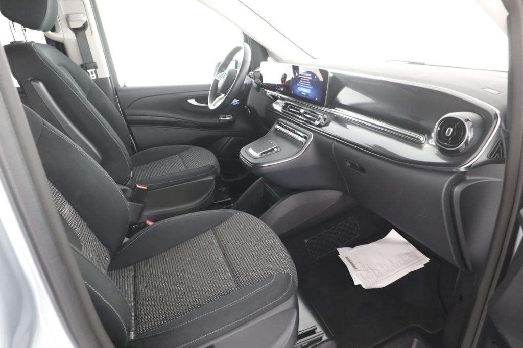 Mercedes-Benz V 220