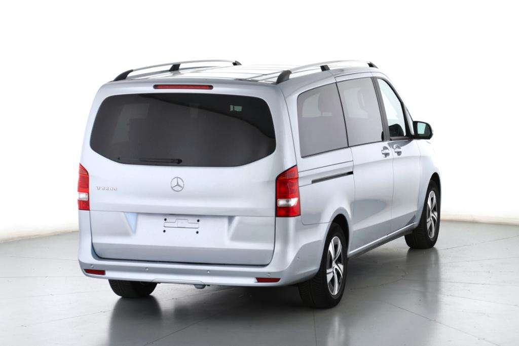 Mercedes-Benz V 220